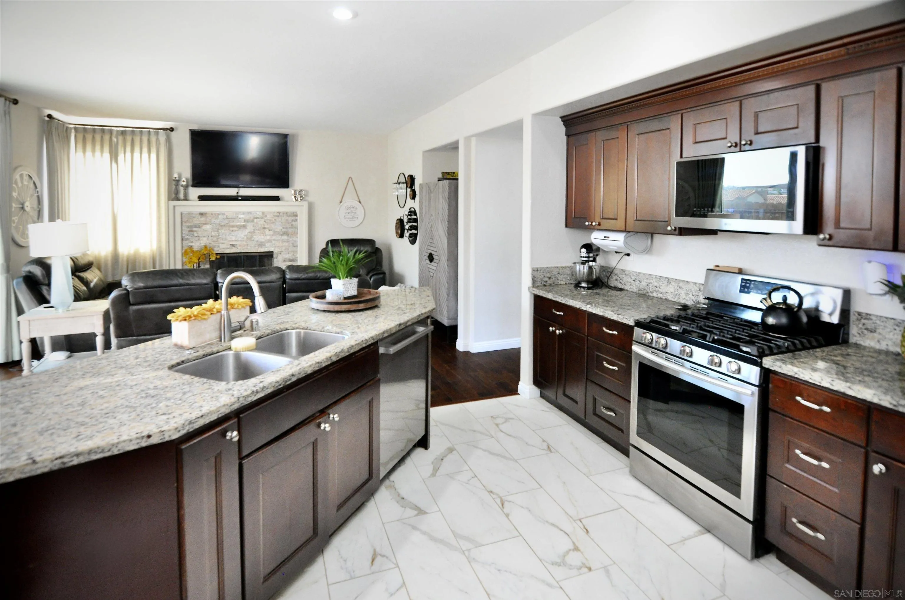 https://cdn.realtyfeed.com/cdn/127/260023597/805551b2e0e54668e68091e37ad945ad.webp