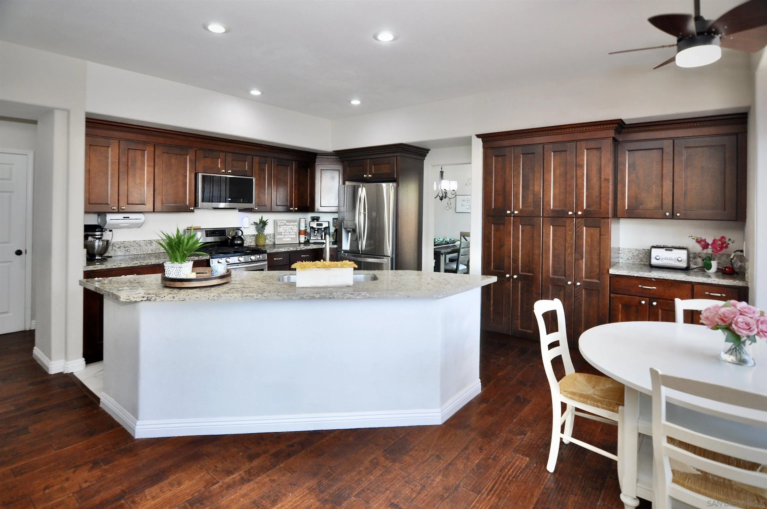 https://cdn.realtyfeed.com/cdn/127/260023597/c6a1b81ec44fa6158e0bf9f44d3b18a4.webp
