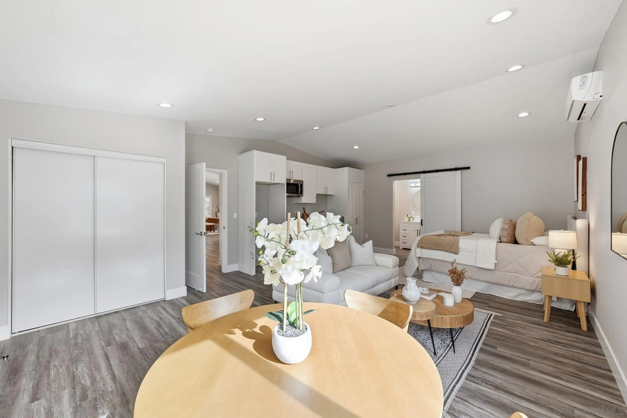 https://cdn.realtyfeed.com/cdn/127/260023598/30f4f201decd8b28d57f7e681ce3ace5.webp