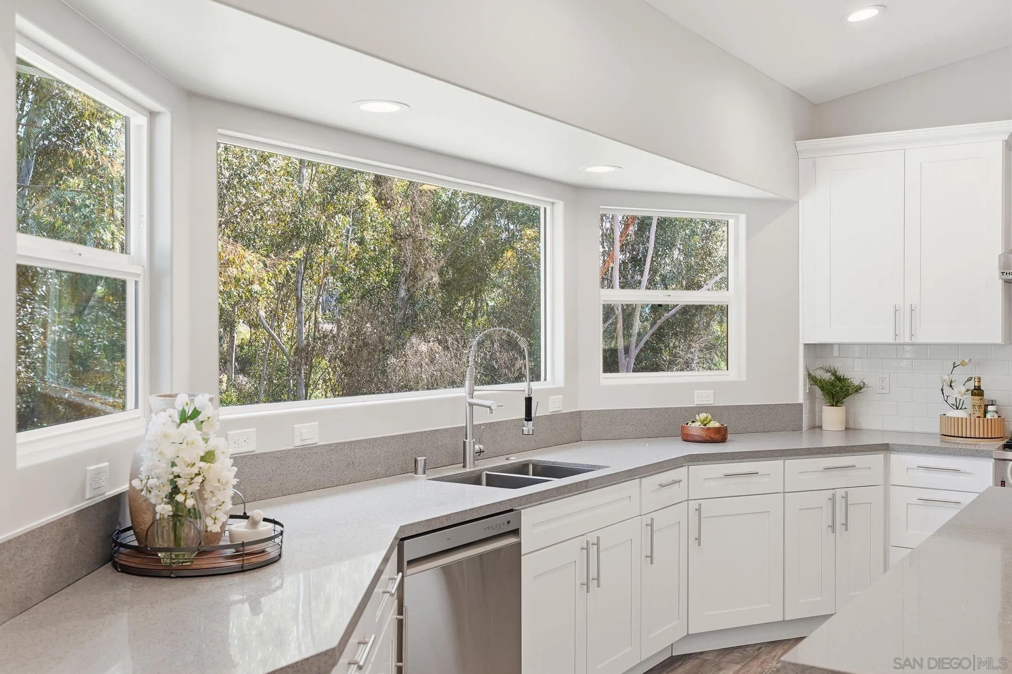 https://cdn.realtyfeed.com/cdn/127/260023598/d9f408bad9831e3c61bb97cd0d7ad797.webp