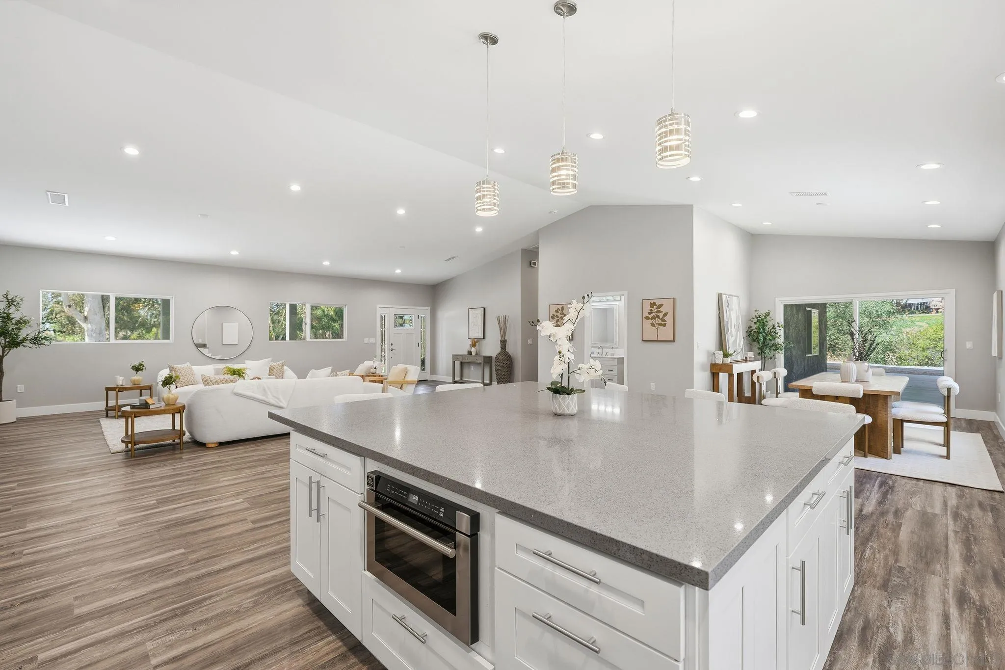 https://cdn.realtyfeed.com/cdn/127/260023598/dc71c8c58b855294cbf911560fb89db9.webp