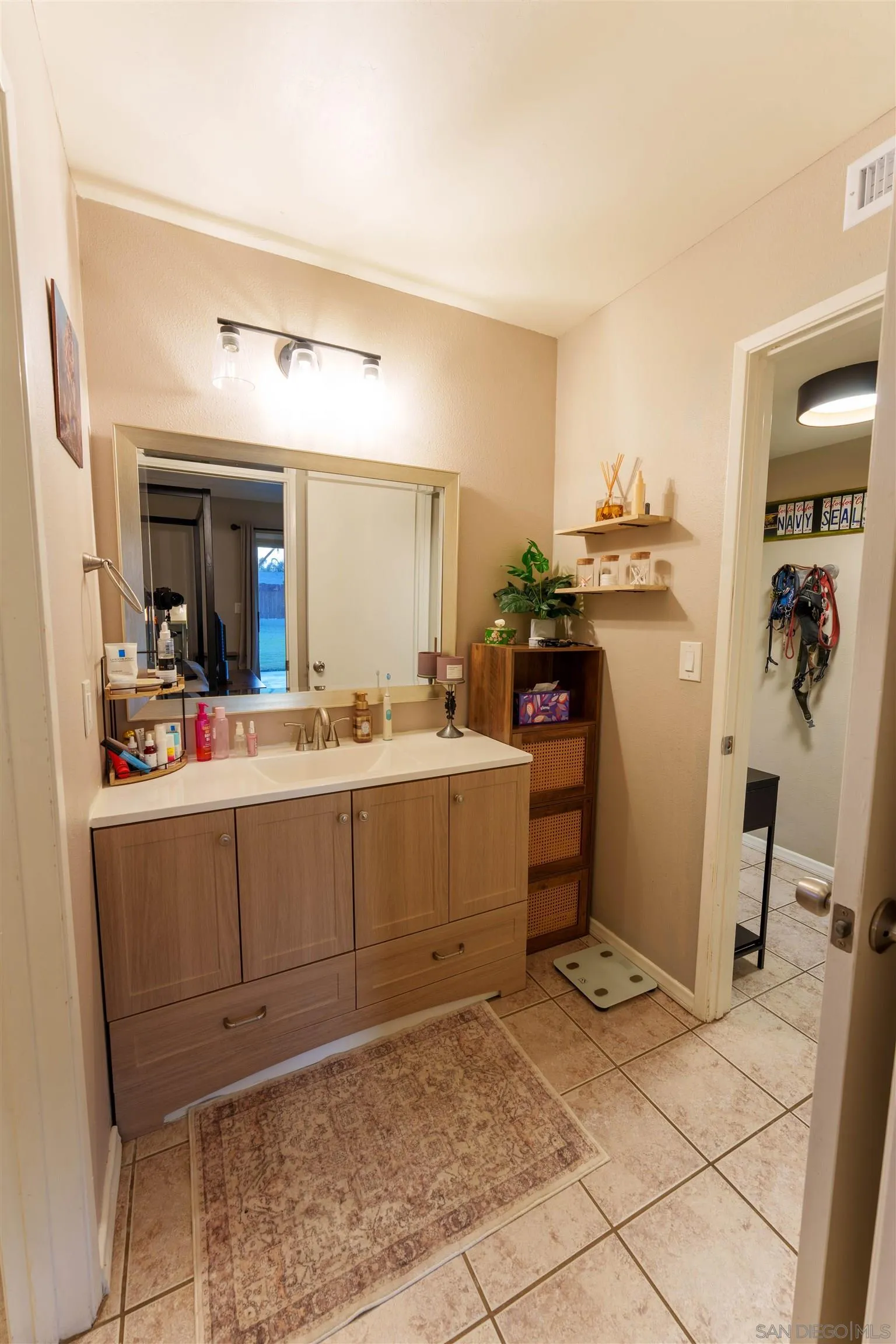 https://cdn.realtyfeed.com/cdn/127/260023607/deaa73120f024aab4af22eb141452c3b.webp