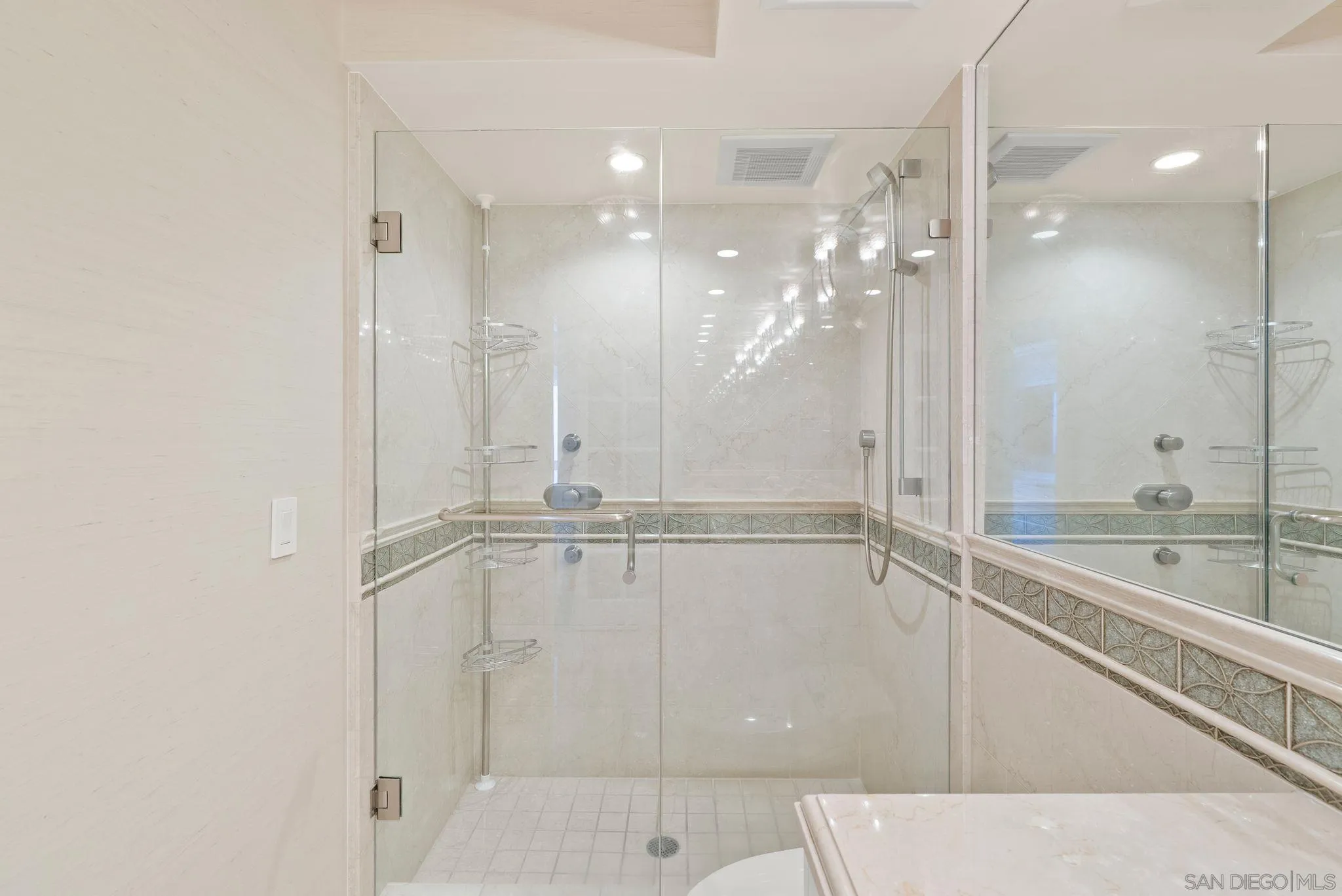 https://cdn.realtyfeed.com/cdn/127/260023608/c4af38e2425c64cff9901e2d72f8ddb9.webp