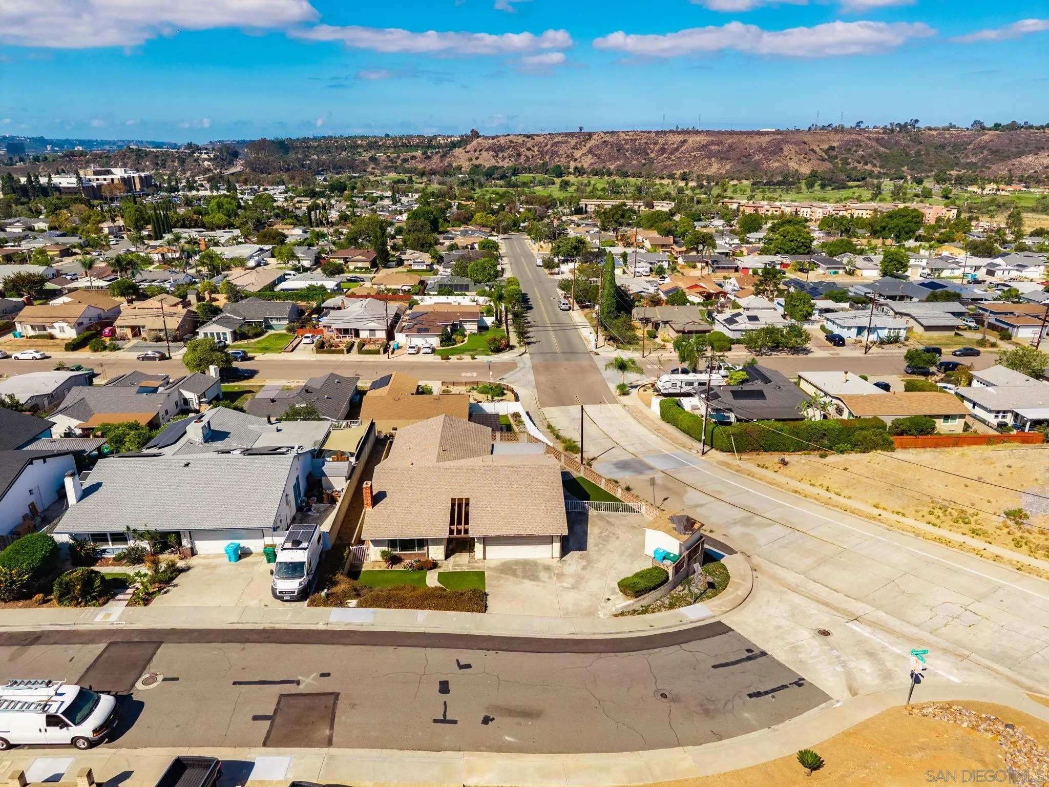 https://cdn.realtyfeed.com/cdn/127/260023612/302a75f5b6573e5f6f9a9f9ef1c56ff3.webp