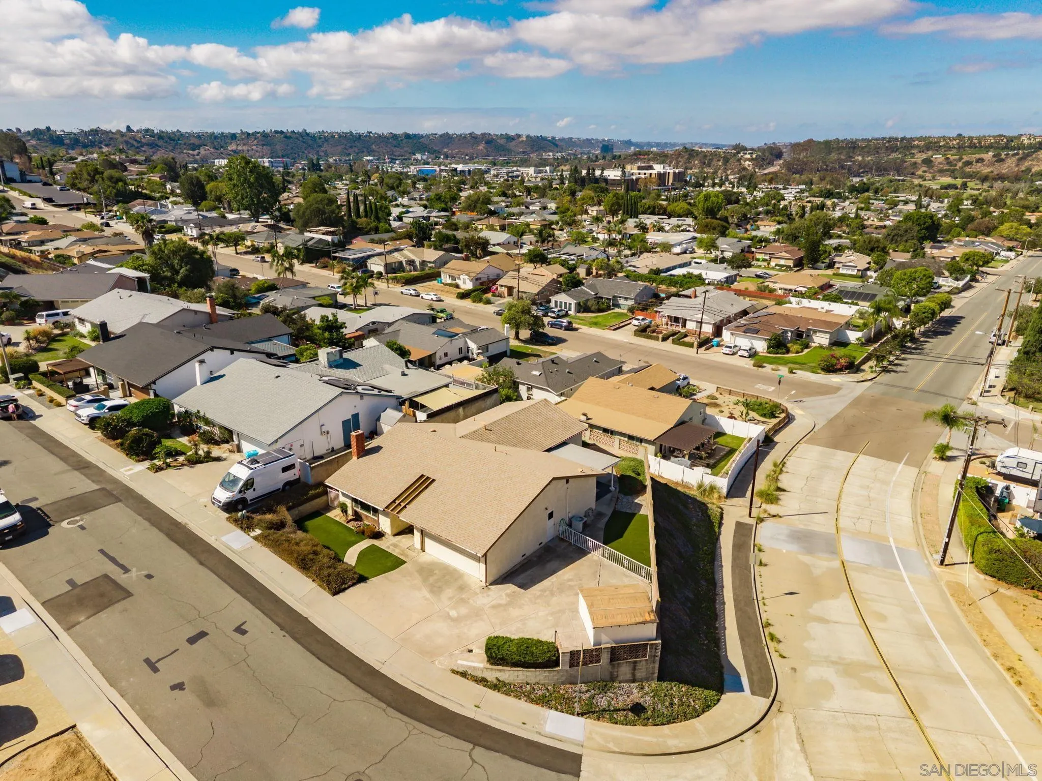https://cdn.realtyfeed.com/cdn/127/260023612/5bed11451a992f9becdfe70be99b429d.webp