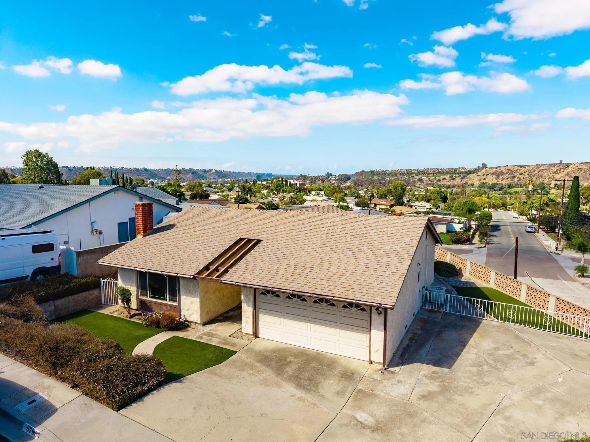 https://cdn.realtyfeed.com/cdn/127/260023612/c83d6f6552524802856169c2f5d9c74c.webp