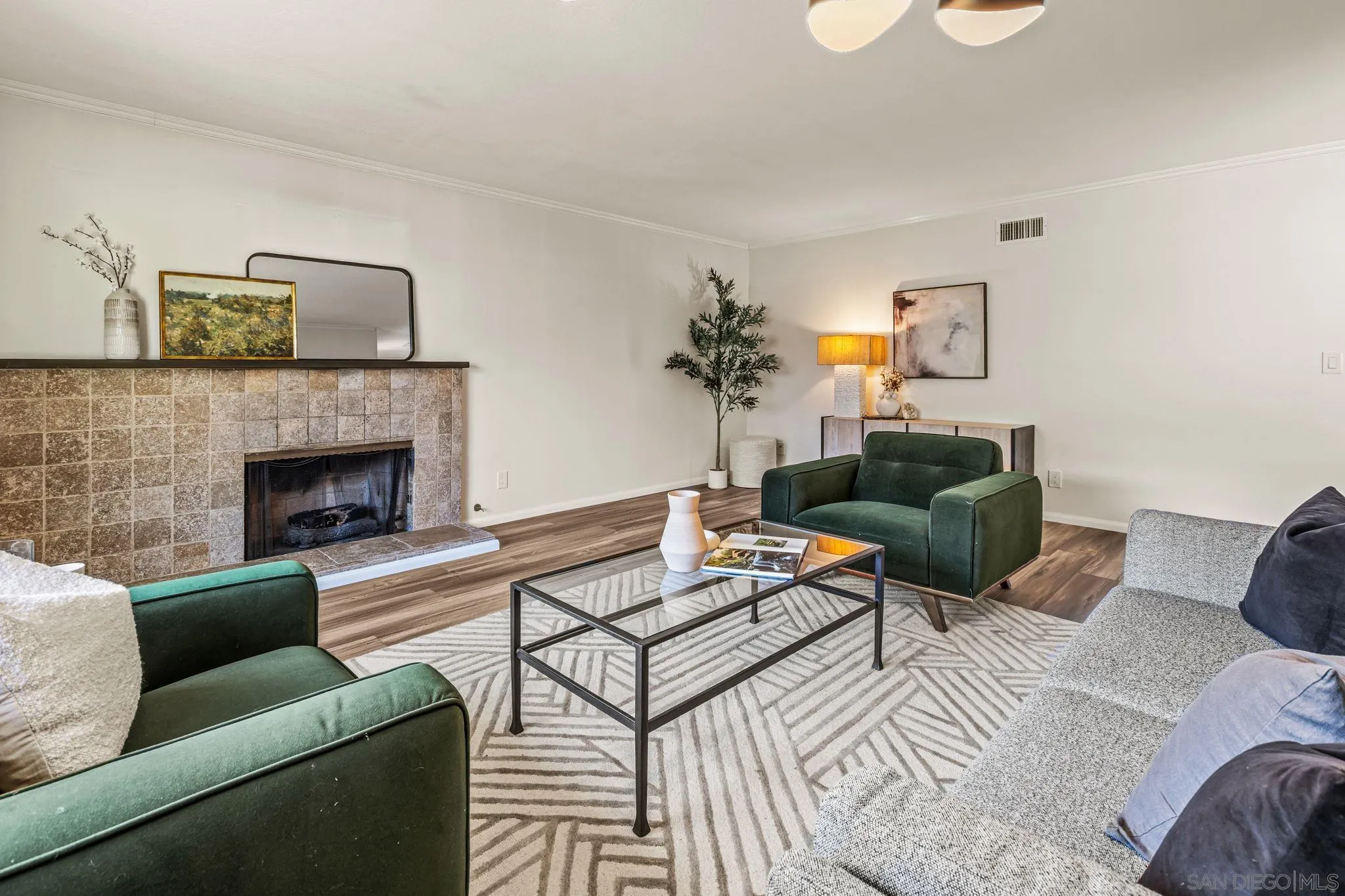 https://cdn.realtyfeed.com/cdn/127/260023612/f9c491e0e542072fab68c5096e38a4ff.webp
