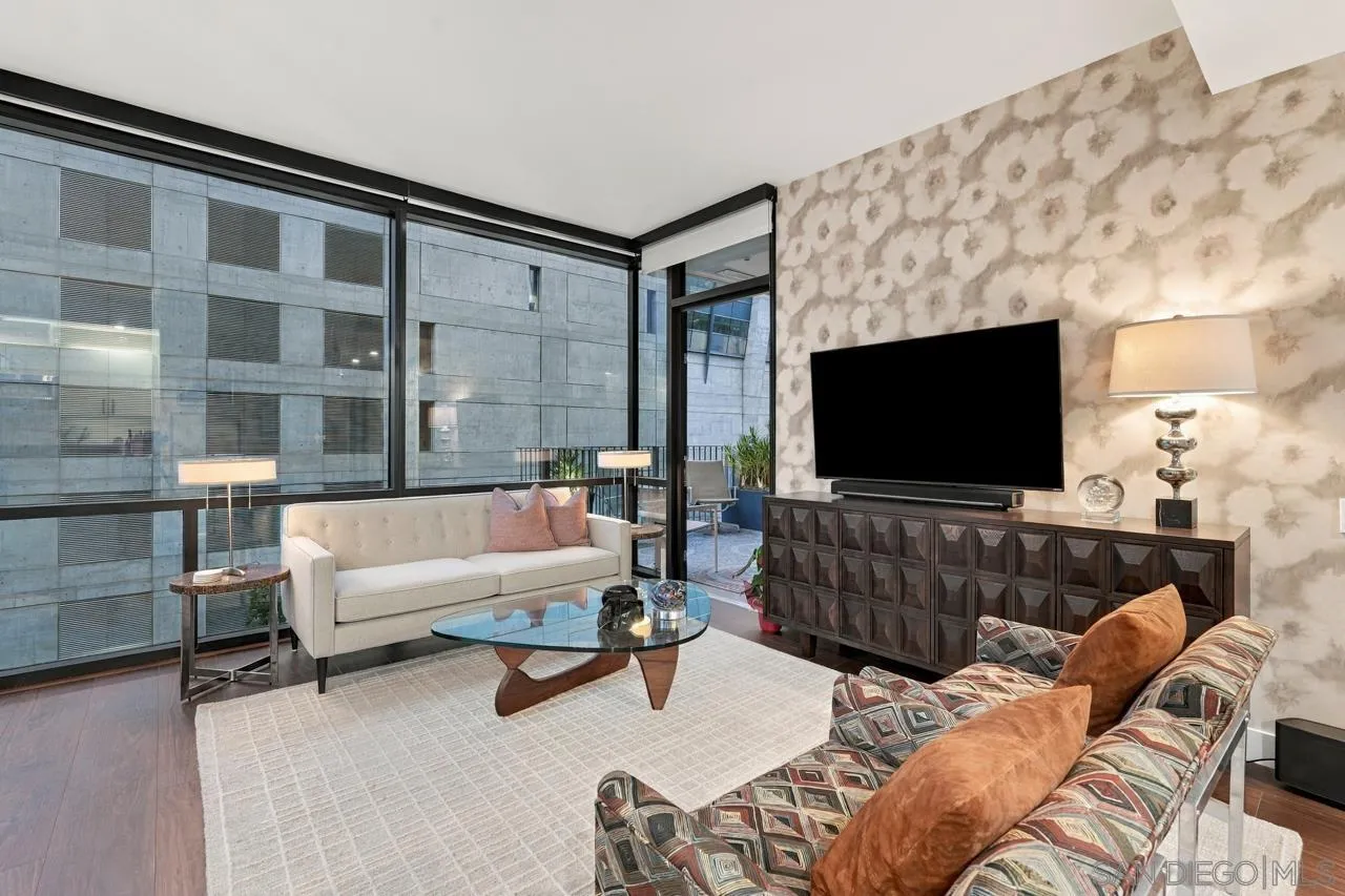 https://cdn.realtyfeed.com/cdn/127/260023619/13e55d54cbdd9057bf7c6ae5c3f53b74.webp