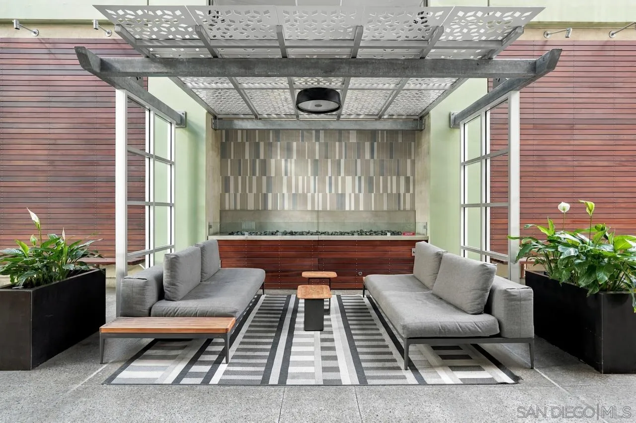 https://cdn.realtyfeed.com/cdn/127/260023619/1f4179924e0d905d1713af2d6a1b0015.webp
