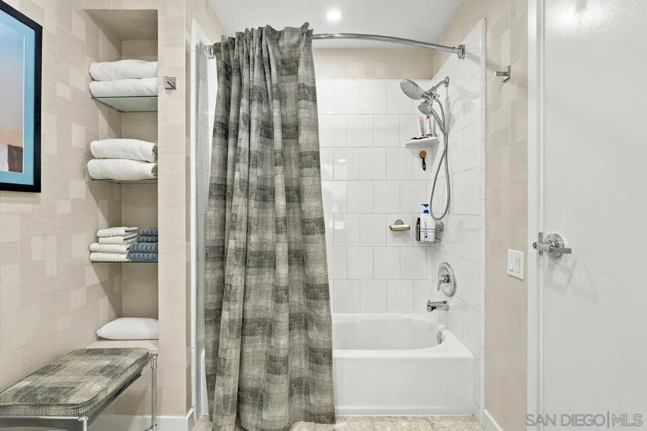 https://cdn.realtyfeed.com/cdn/127/260023619/8e5023663f5b0b69d3737438bf3c0b68.webp