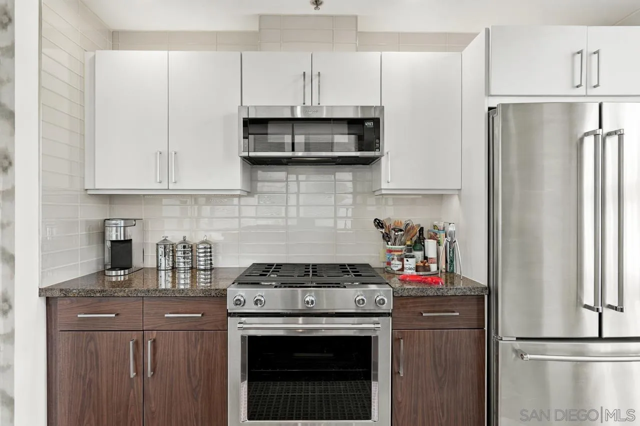 https://cdn.realtyfeed.com/cdn/127/260023619/c512168fbc372842eae97763fd8e9c4d.webp