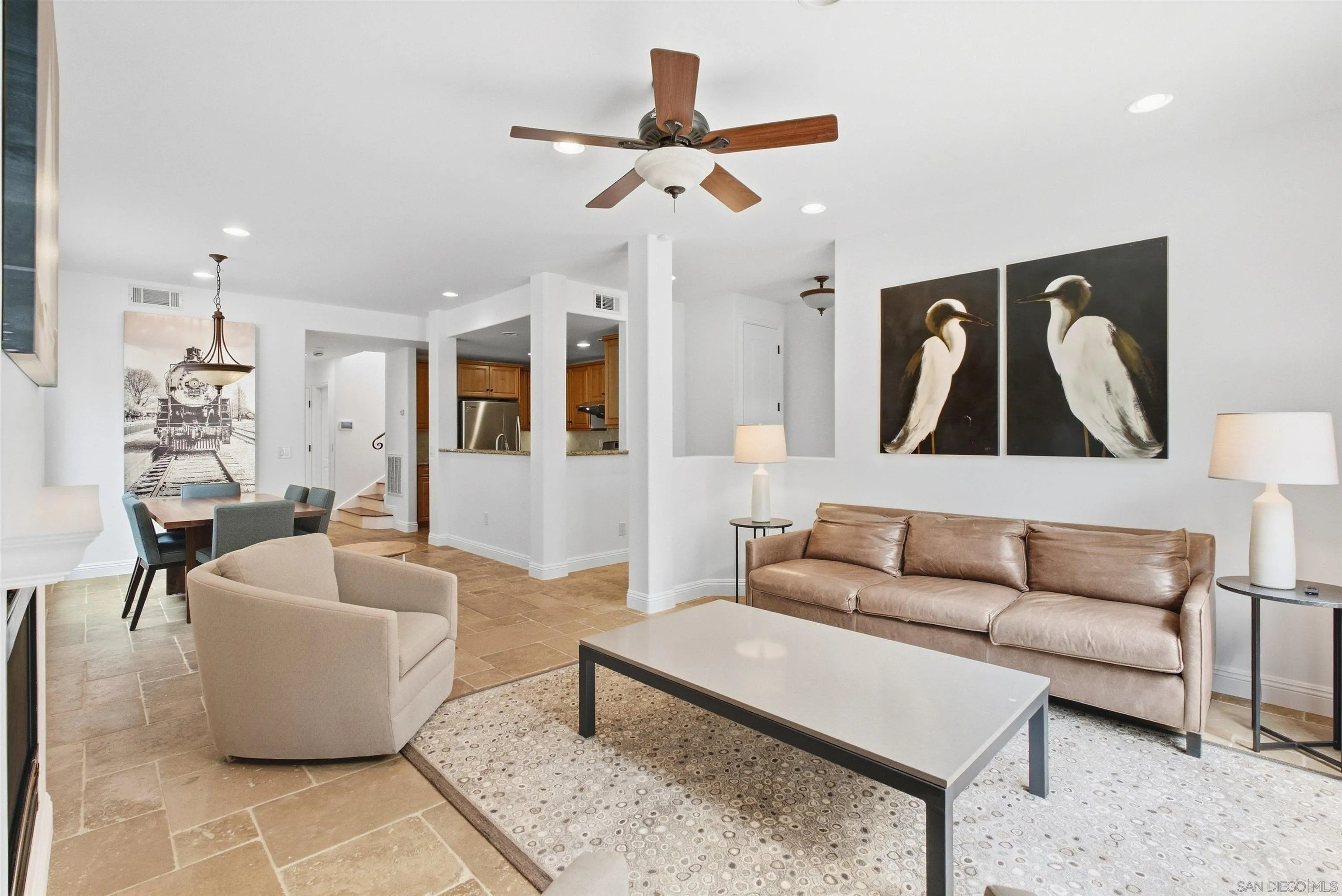 https://cdn.realtyfeed.com/cdn/127/260023631/b50f29e2479bce145b9728df7fd71bda.webp