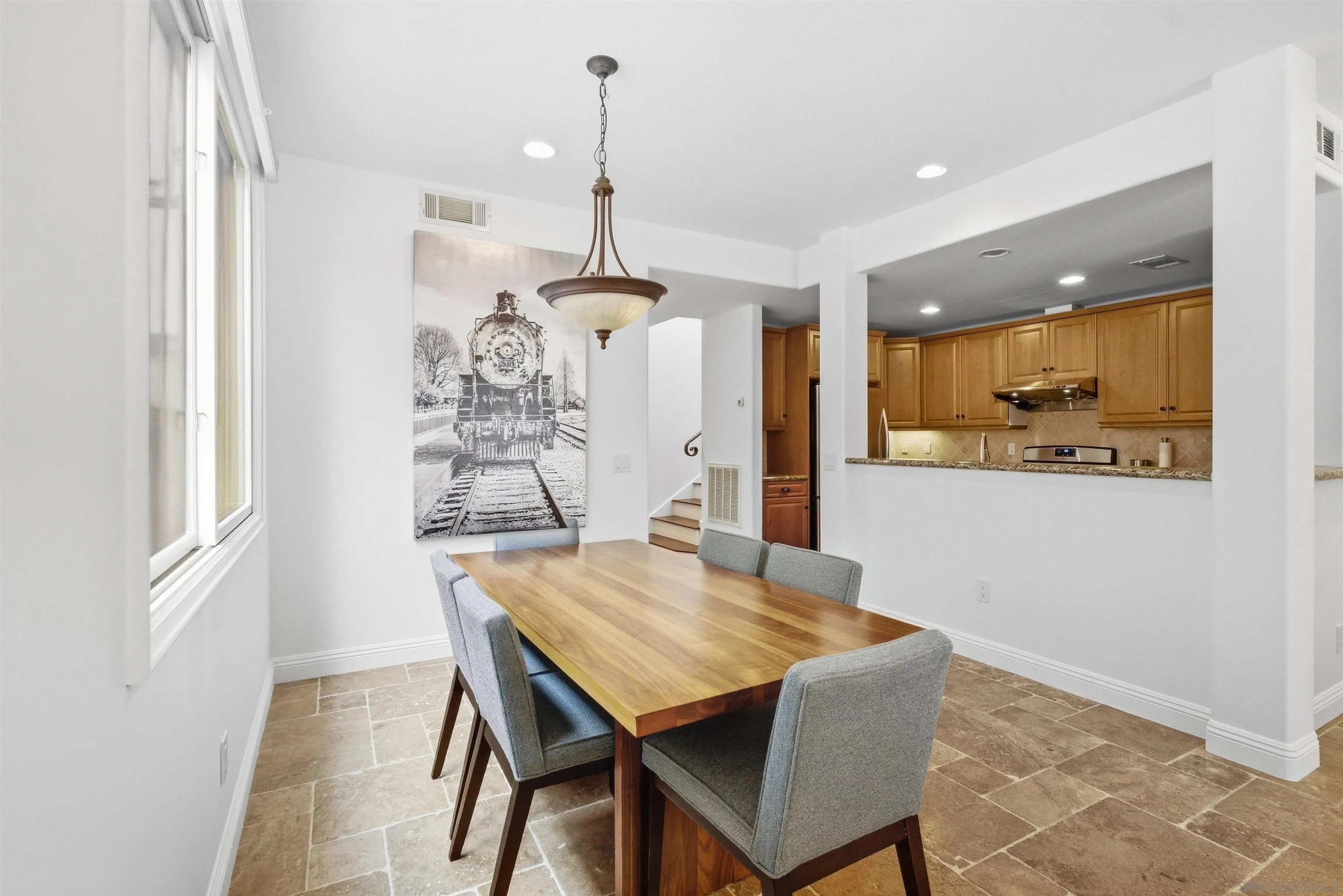https://cdn.realtyfeed.com/cdn/127/260023631/e0c1aab42f4388b7548534eeb9d57622.webp
