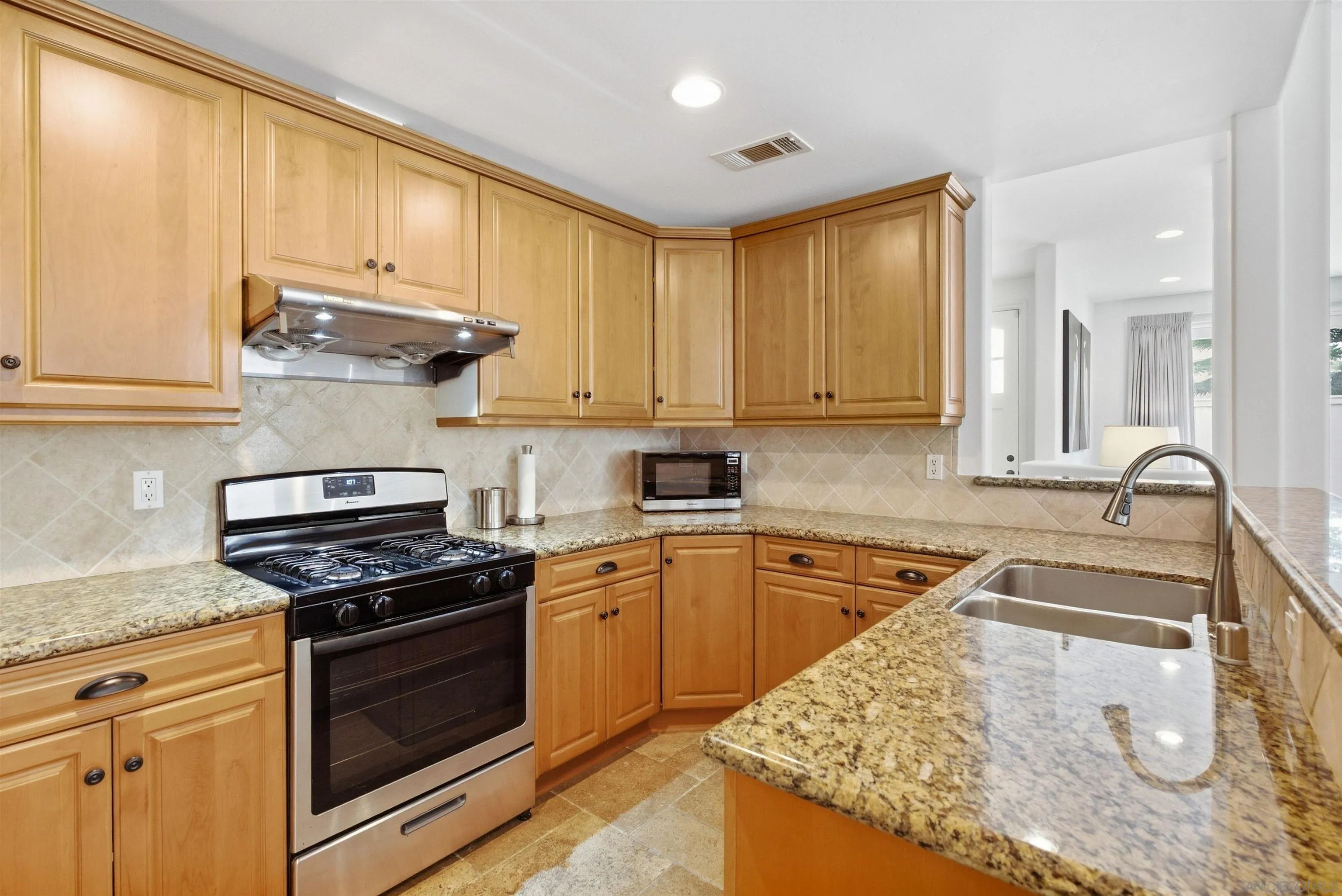 https://cdn.realtyfeed.com/cdn/127/260023631/e5a64c7fd474dd913e195da89a692dcc.webp