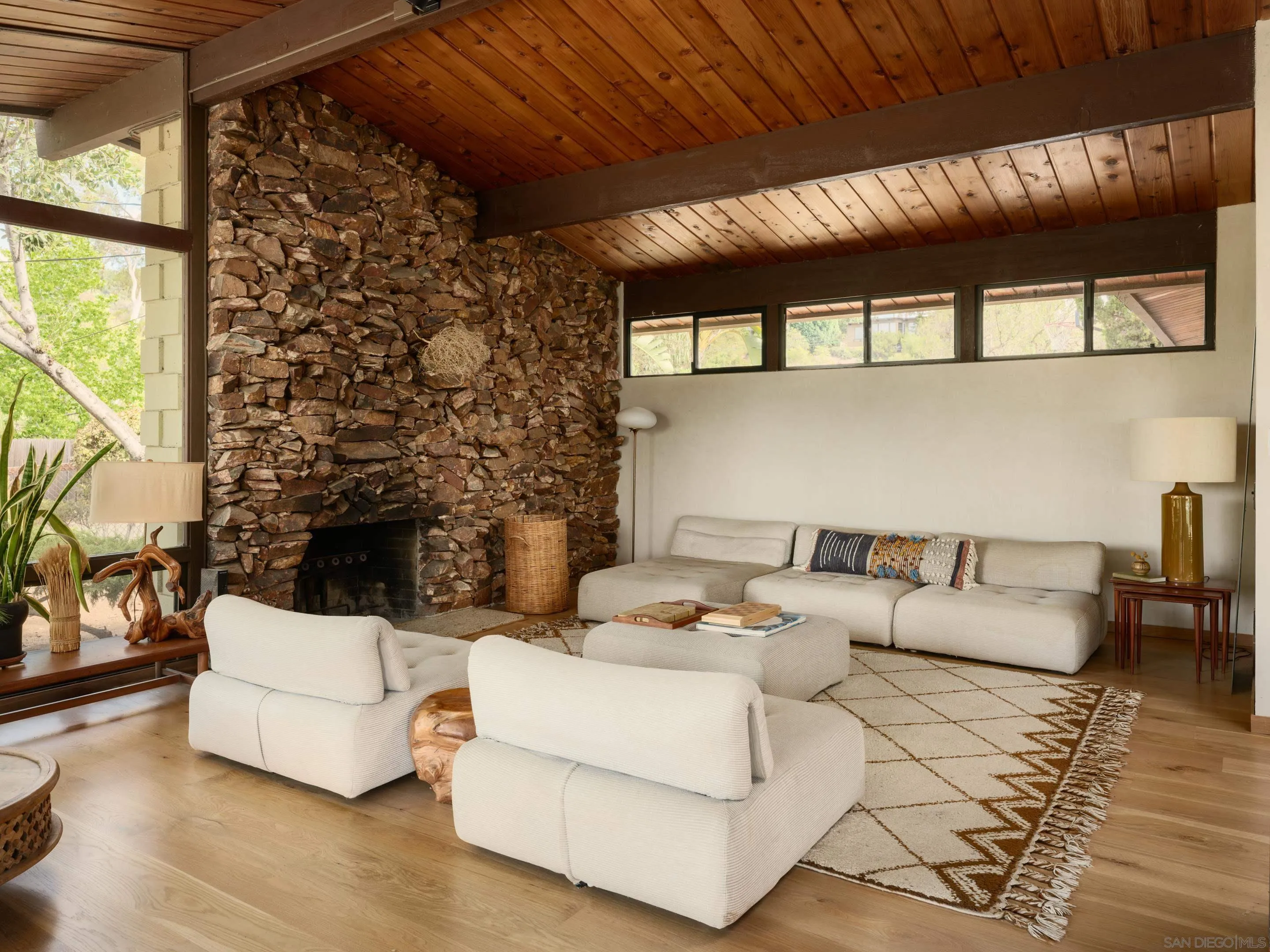 https://cdn.realtyfeed.com/cdn/127/260023632/106da027c437a4e1cf23357d19e922b3.webp