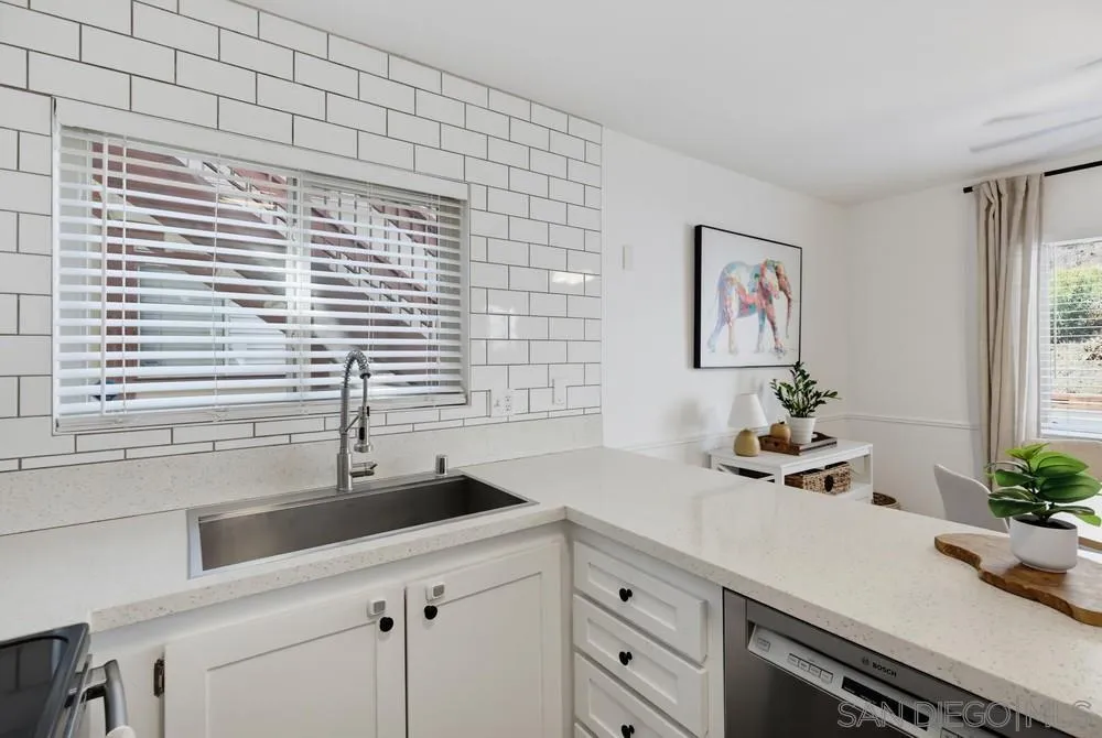 https://cdn.realtyfeed.com/cdn/127/260023636/031ca7f4b8fb0dcc075ac12da94e10f0.webp