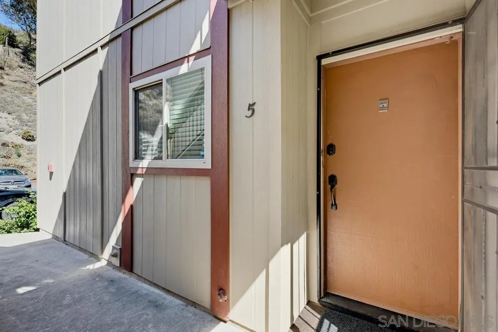 https://cdn.realtyfeed.com/cdn/127/260023636/fd6bc0cd9f9fc00581db774552100695.webp