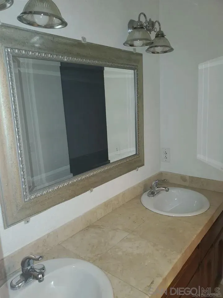 https://cdn.realtyfeed.com/cdn/127/260023638/e6912452f0a489f313b717f4e4317ce4.webp
