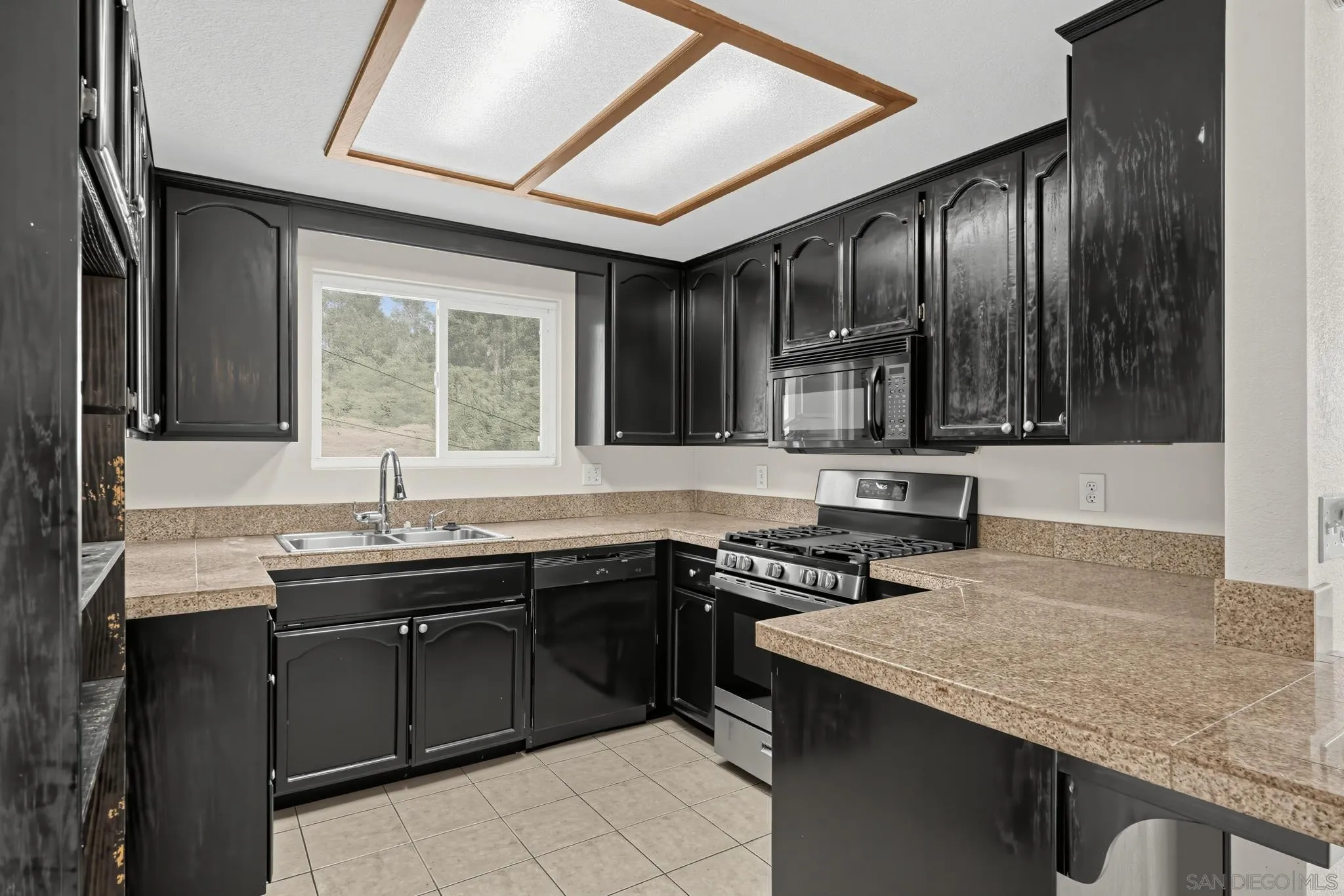 https://cdn.realtyfeed.com/cdn/127/260023644/0edd8e7341016f6842f816f1652a0a81.webp