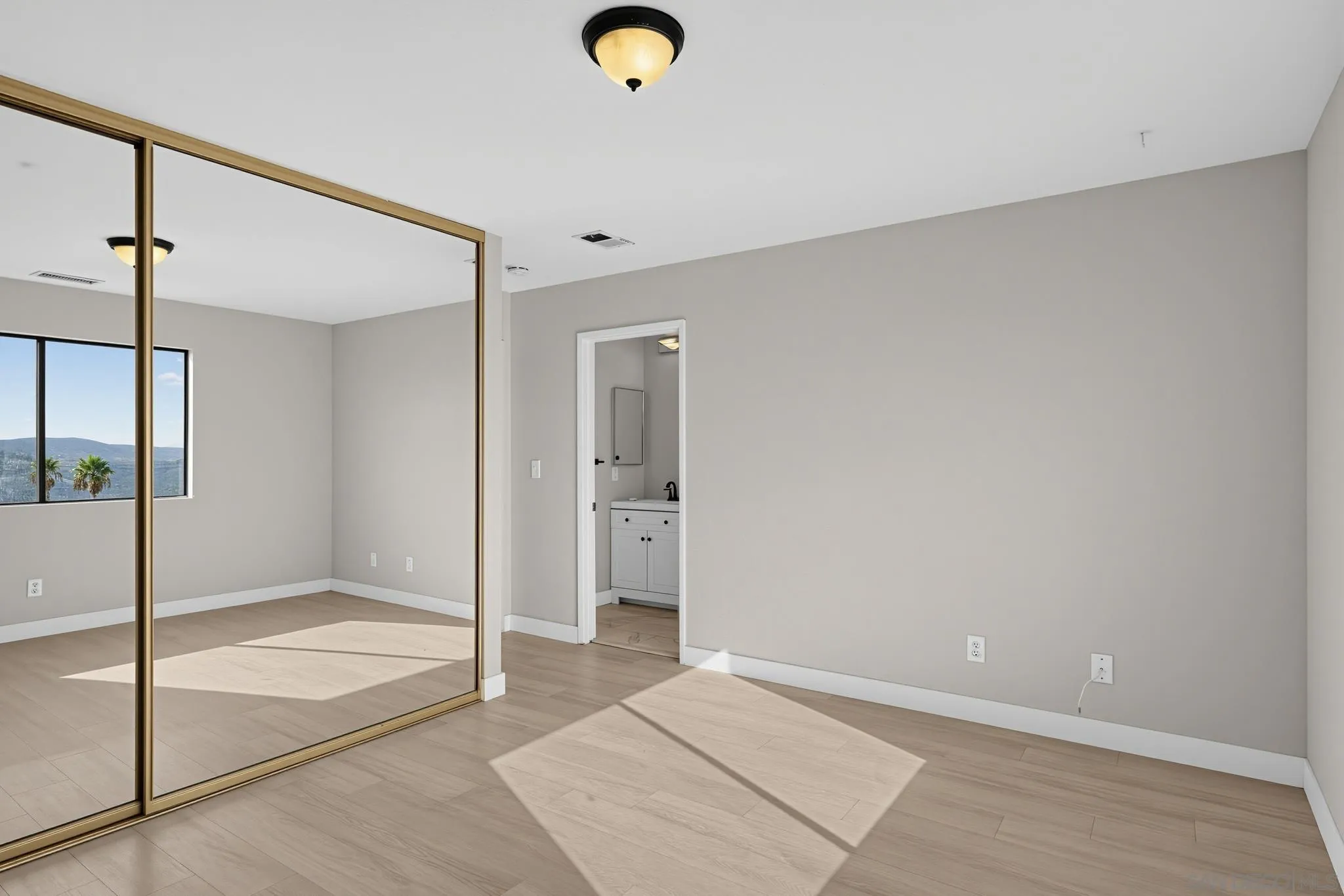 https://cdn.realtyfeed.com/cdn/127/260023644/5c639ae36638f12cde502e1e52ba18f5.webp