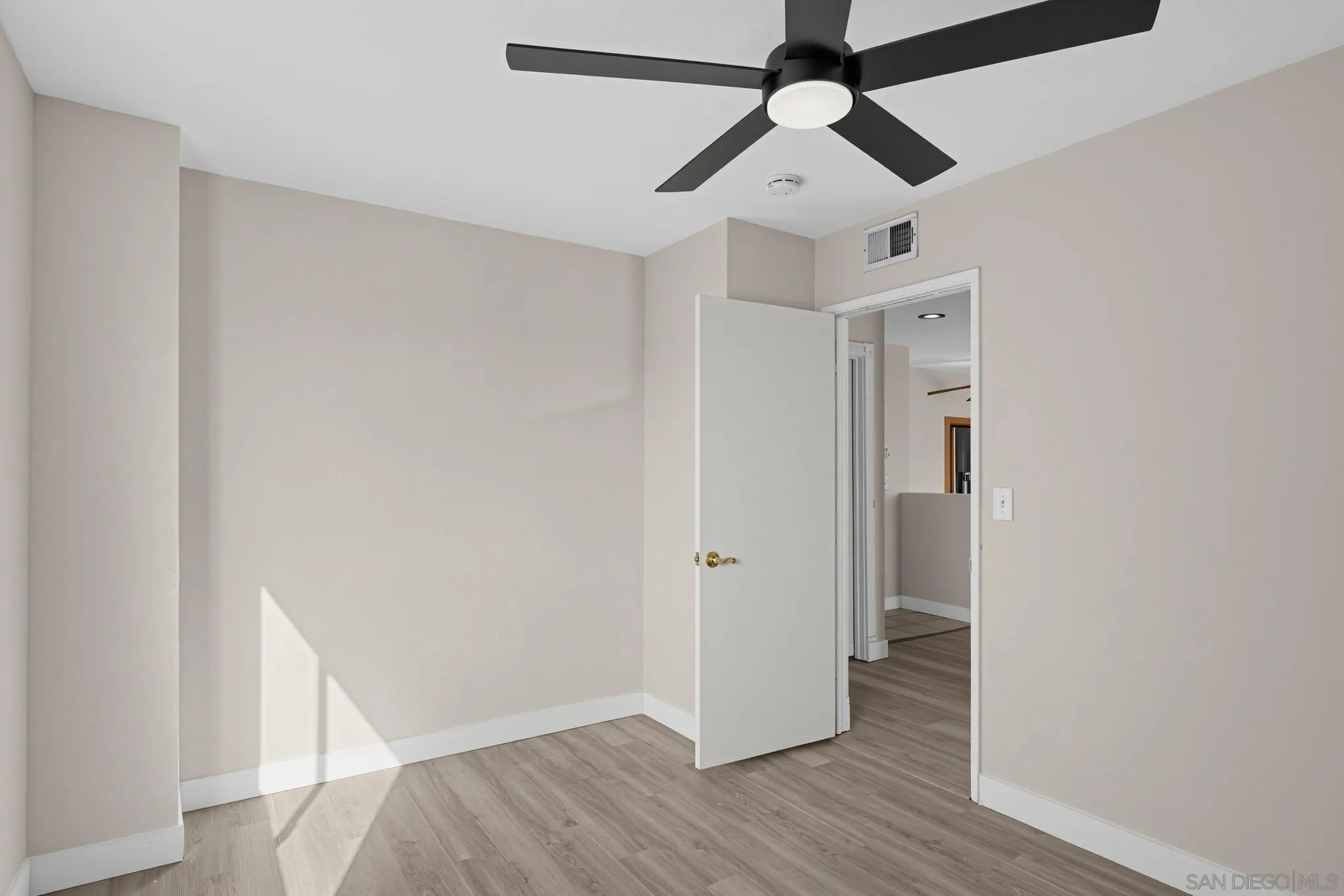 https://cdn.realtyfeed.com/cdn/127/260023644/9ec5984512427d187c373064364fe4ef.webp