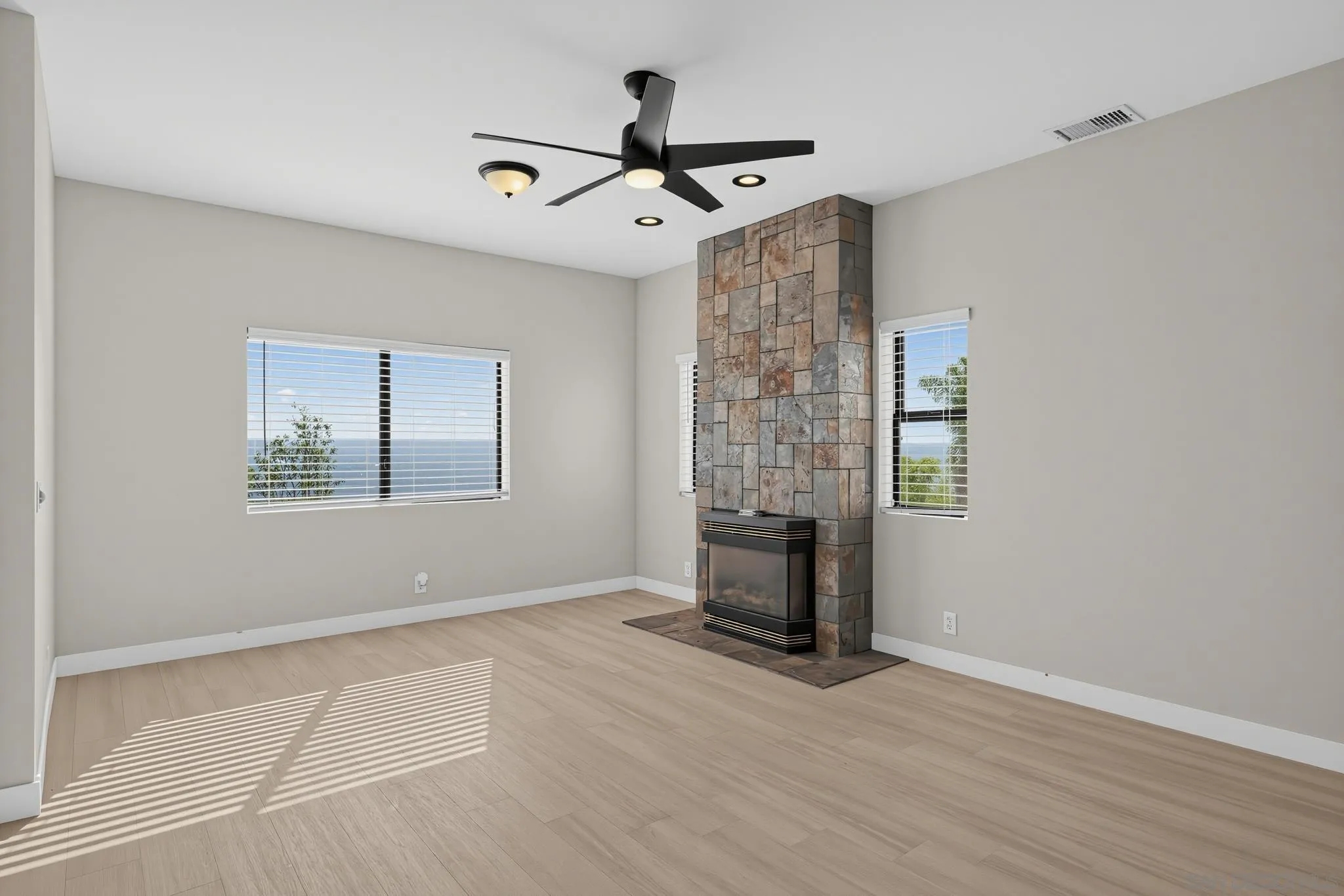 https://cdn.realtyfeed.com/cdn/127/260023644/c6ab5ba75017201d1696ba07005adb21.webp