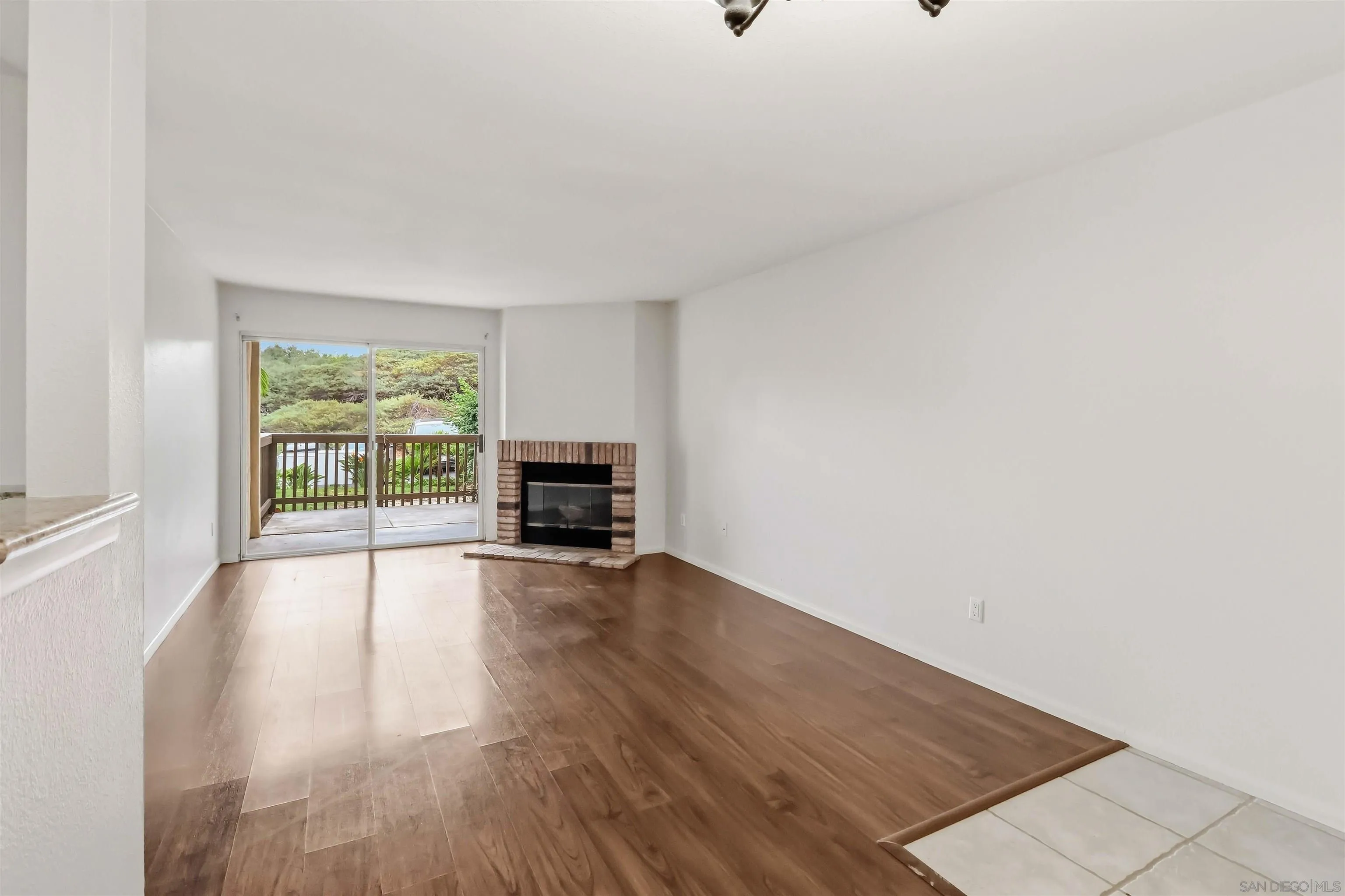 https://cdn.realtyfeed.com/cdn/127/260023654/03ce885bf121732278532cb63787e6f1.webp
