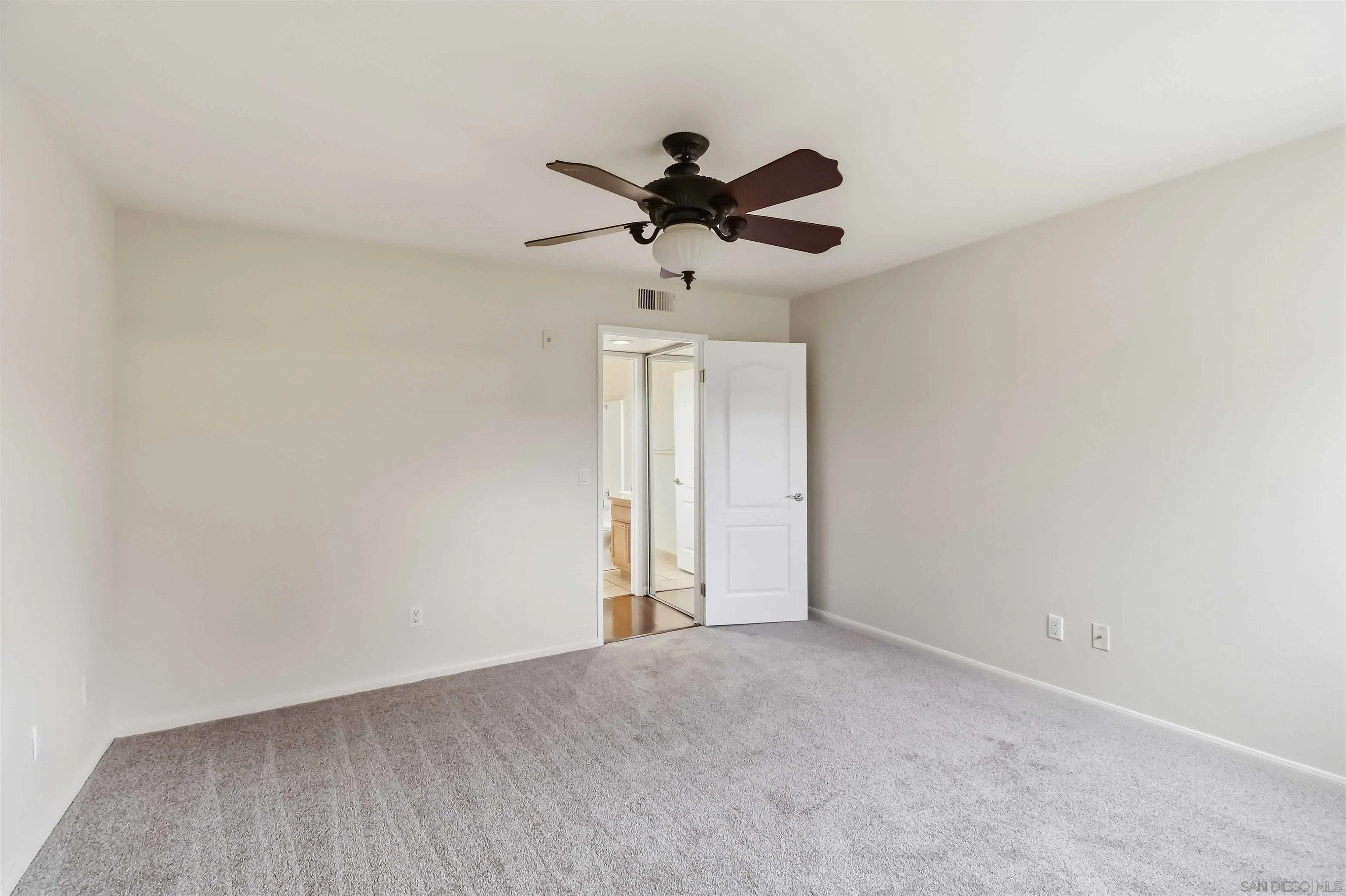 https://cdn.realtyfeed.com/cdn/127/260023654/055c9769a7539091ac02f225c08bcdd7.webp