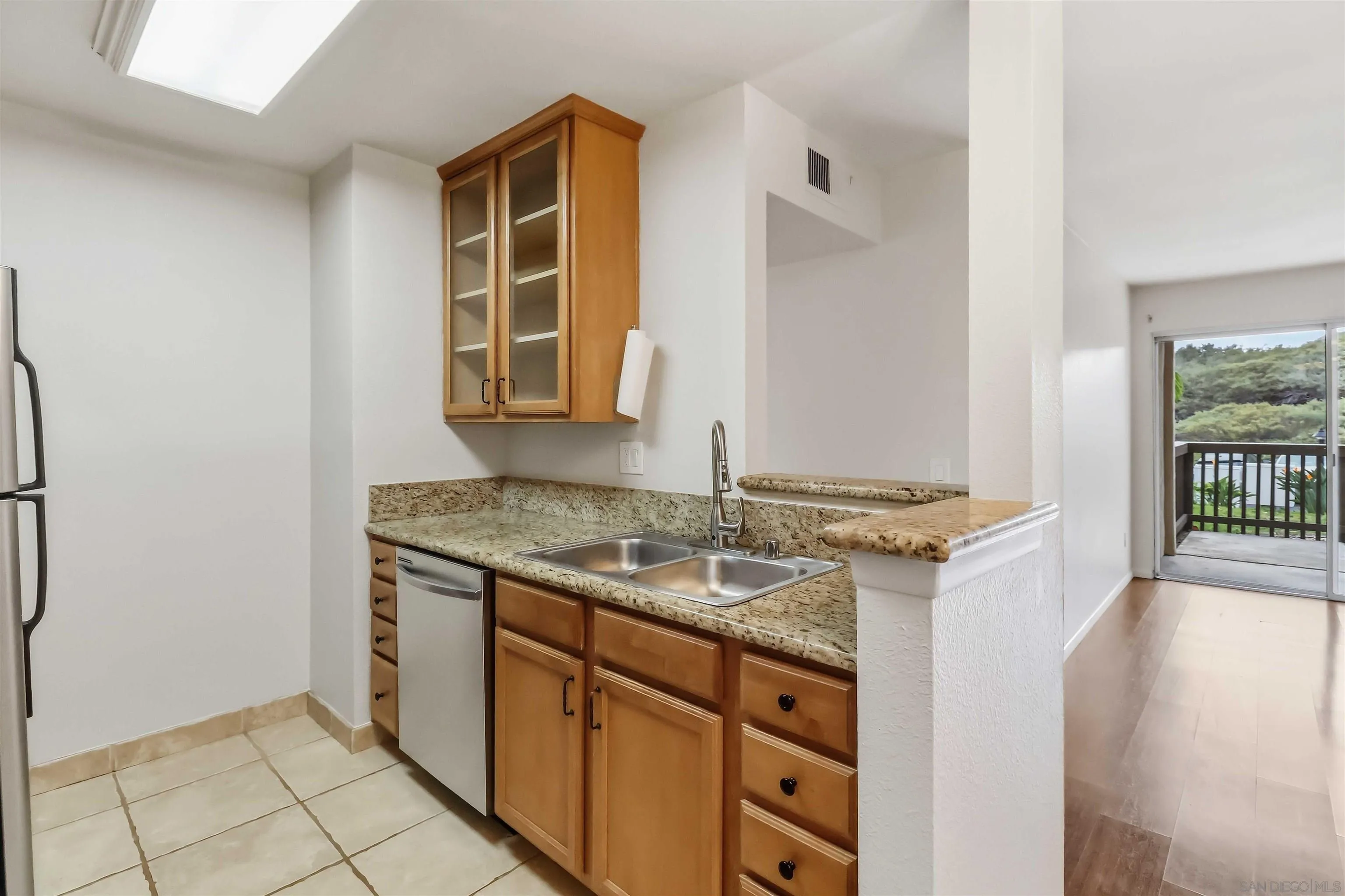 https://cdn.realtyfeed.com/cdn/127/260023654/2b8d7f9335bb3418b4fca505eb30fc14.webp