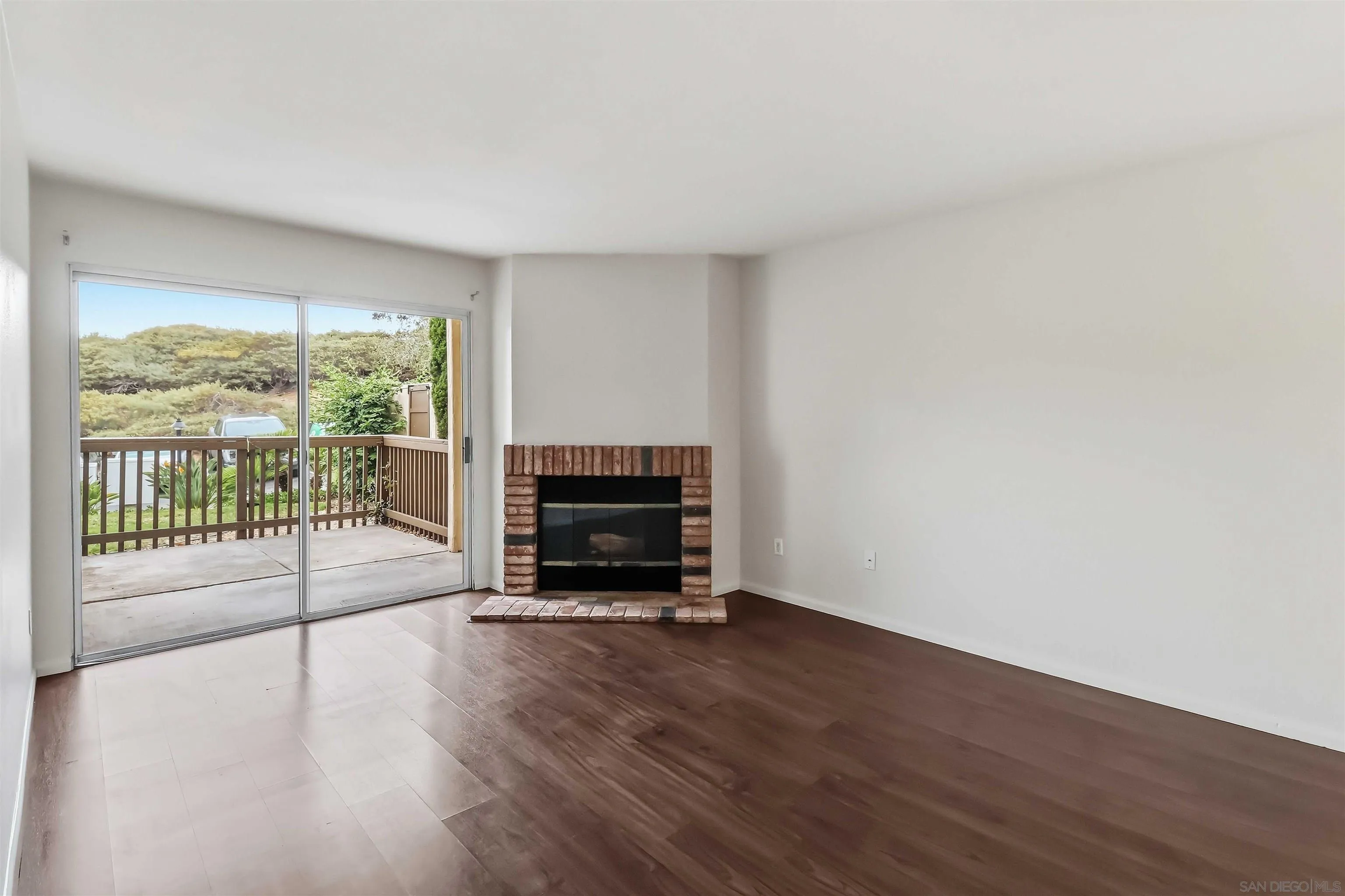 https://cdn.realtyfeed.com/cdn/127/260023654/88796a63b122ff63fac969ba94f0f163.webp