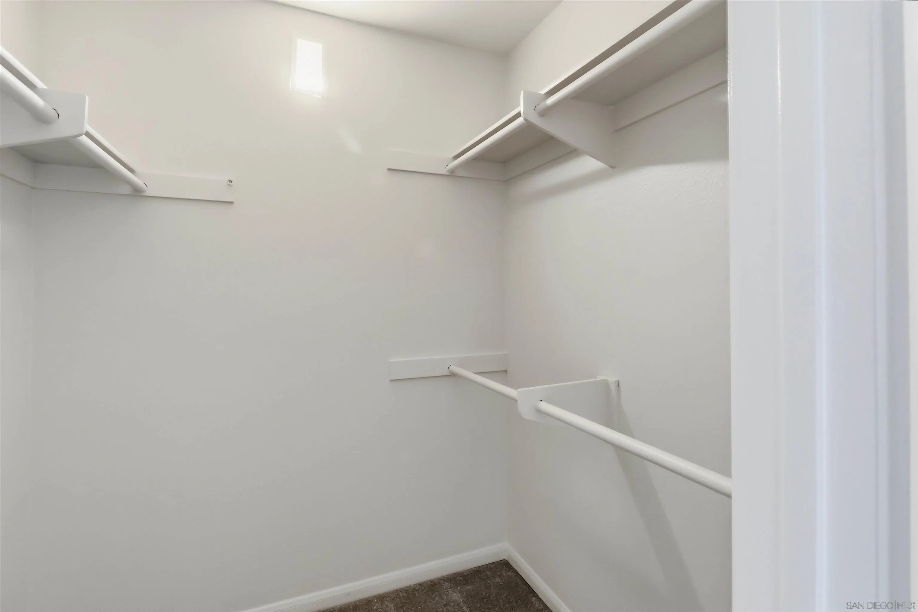 https://cdn.realtyfeed.com/cdn/127/260023654/fc73cfed0476c3d2391dd01f48b076c0.webp