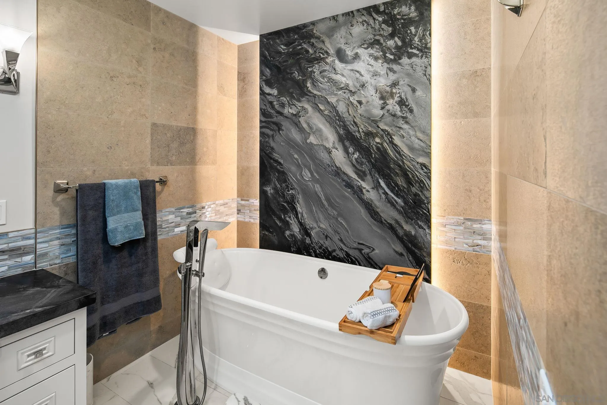 https://cdn.realtyfeed.com/cdn/127/260023659/5d79d47d1c0a49b69a3a35bbc9cabc81.webp