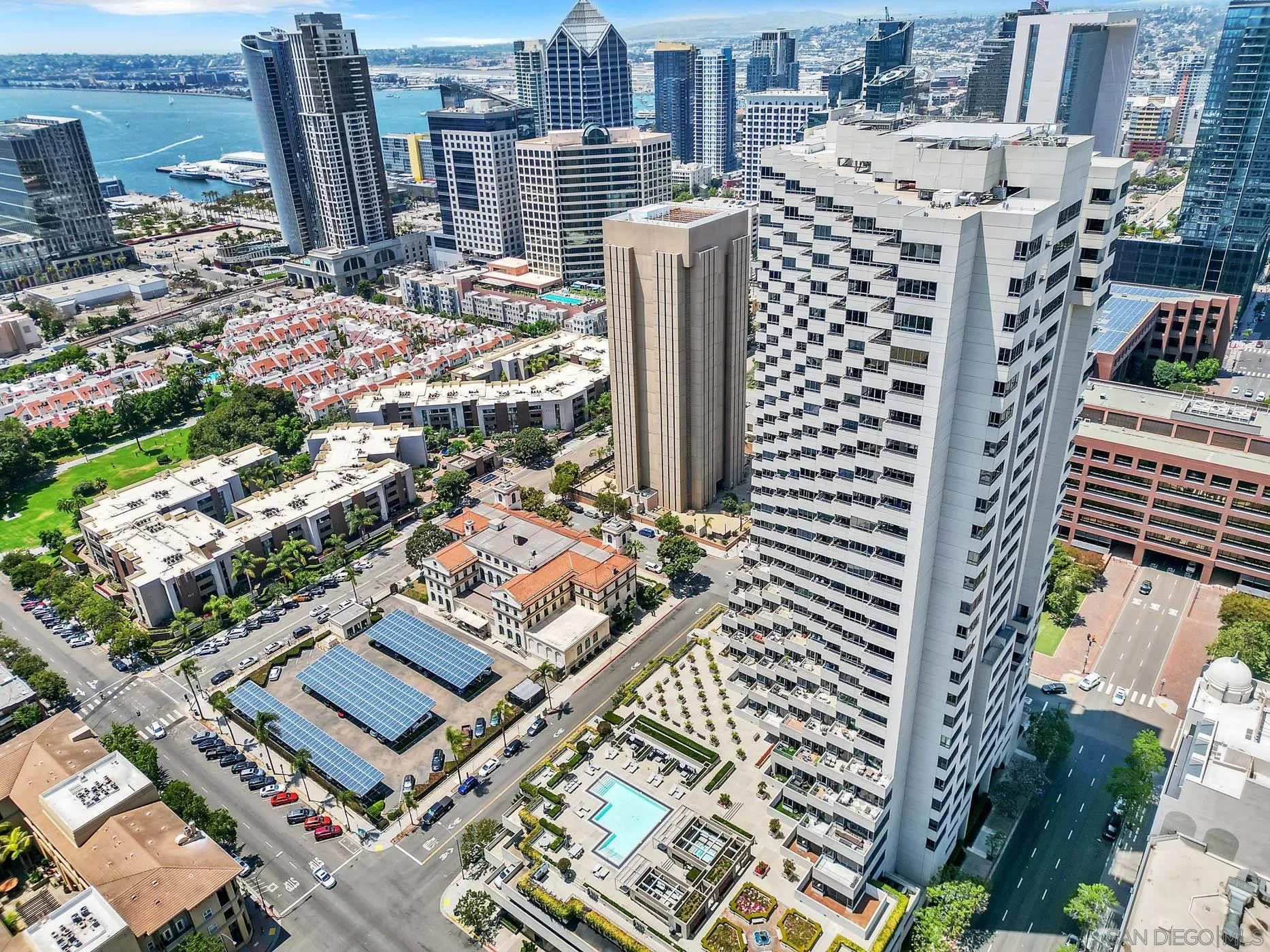 https://cdn.realtyfeed.com/cdn/127/260023659/9f15f9f6c3364fd5a108a2d994e2f8e6.webp
