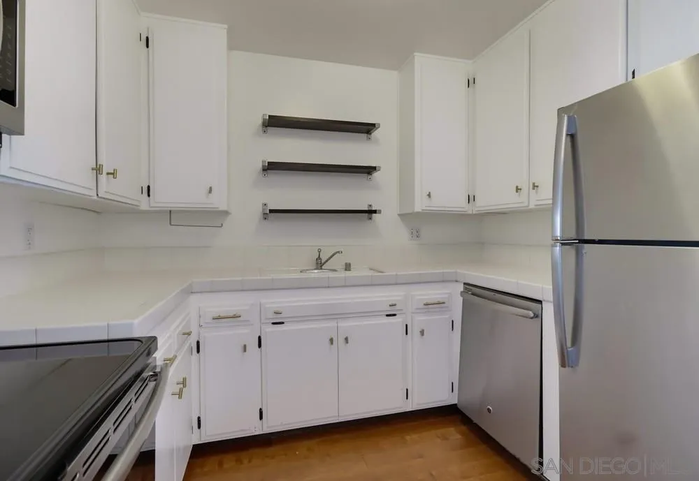 https://cdn.realtyfeed.com/cdn/127/260023663/94f8ead9c8c08fbca01190060c04d432.webp