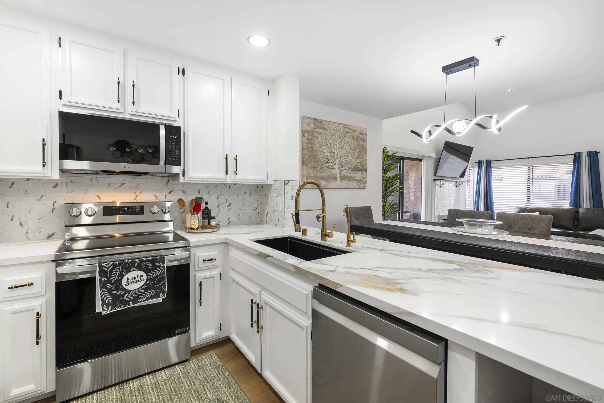 https://cdn.realtyfeed.com/cdn/127/260023664/42cb60e20cc7ffb3dfb90203058df987.webp