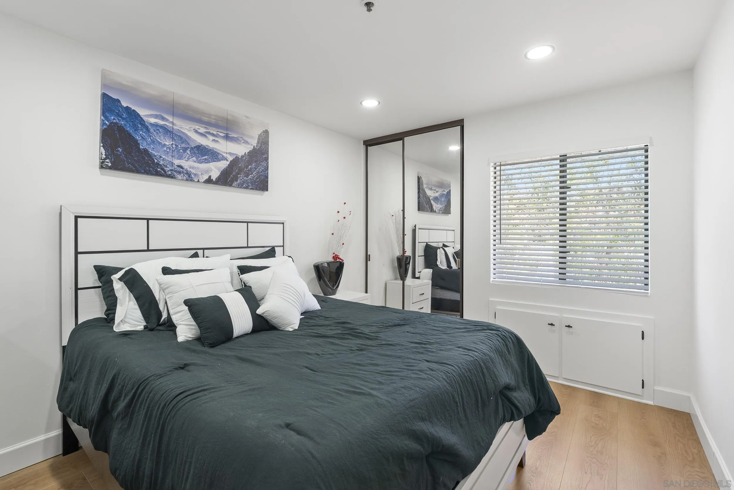 https://cdn.realtyfeed.com/cdn/127/260023664/4949e4f3b326496a67239b1f119ce22b.webp