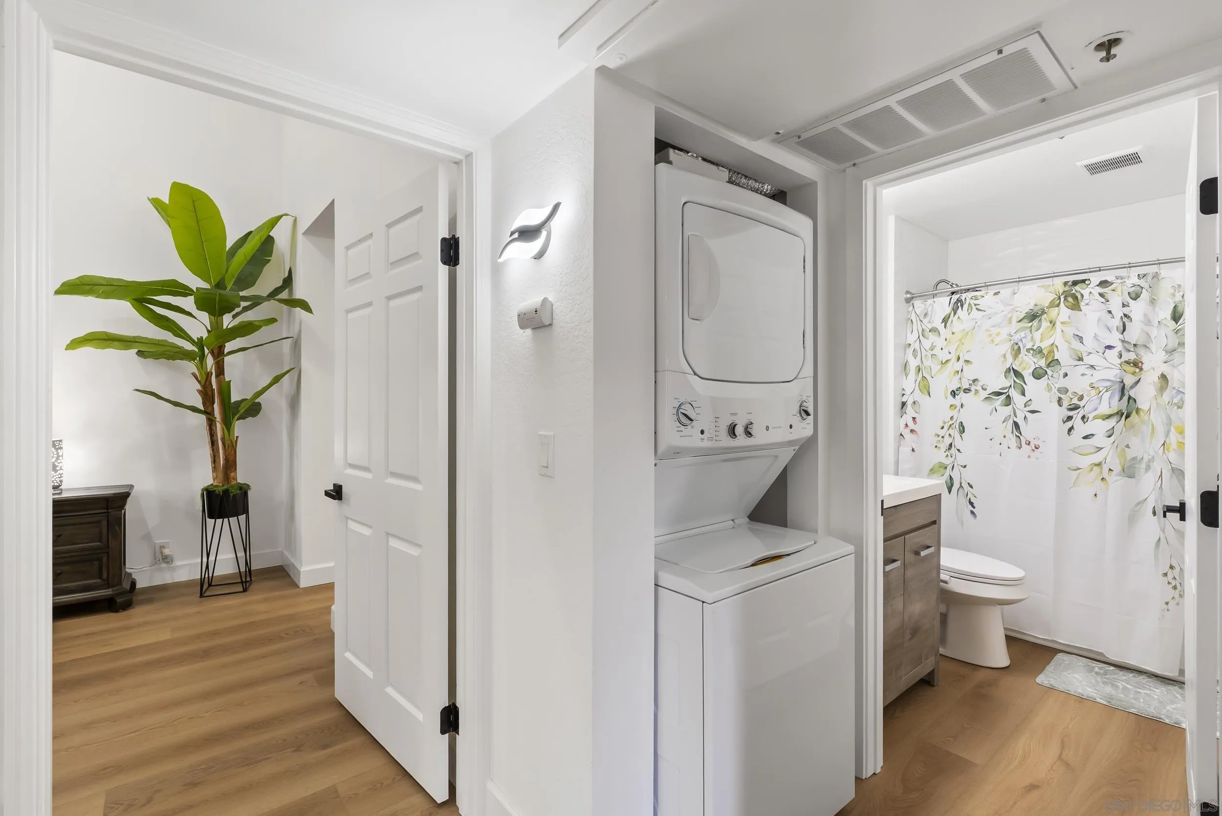 https://cdn.realtyfeed.com/cdn/127/260023664/5d3f38be33f2ada31dc056a5c0eb124b.webp