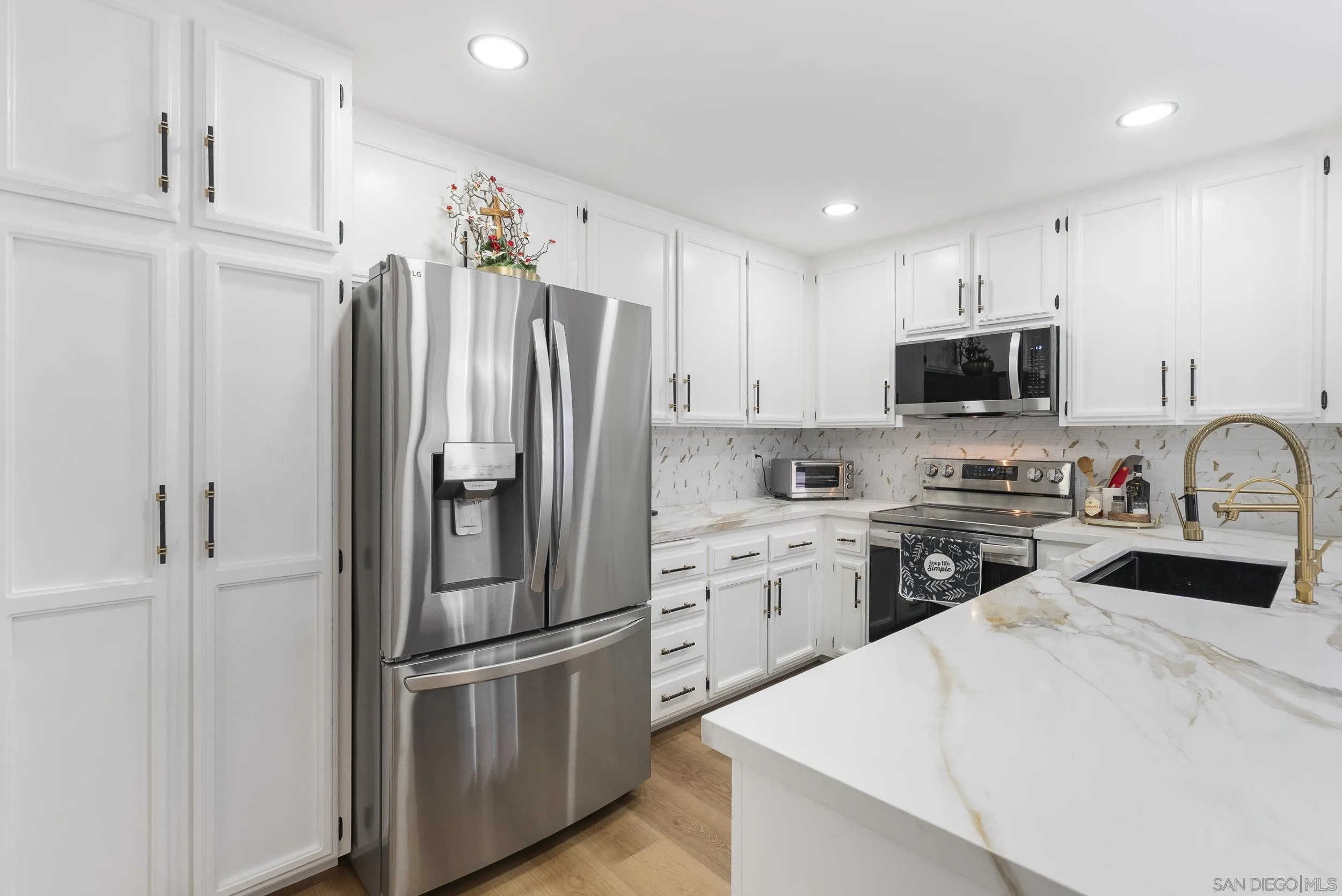 https://cdn.realtyfeed.com/cdn/127/260023664/80043ed9ea69b6ed68497e07e988f6fa.webp