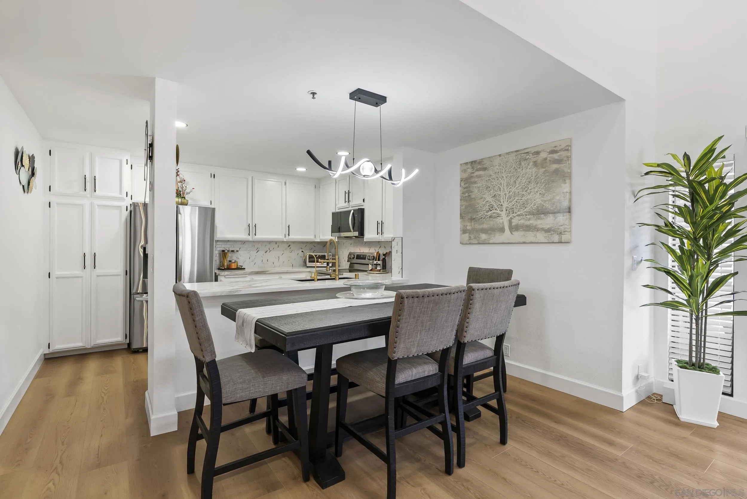 https://cdn.realtyfeed.com/cdn/127/260023664/82ae31b2a3c039e771165455ed53a8ae.webp
