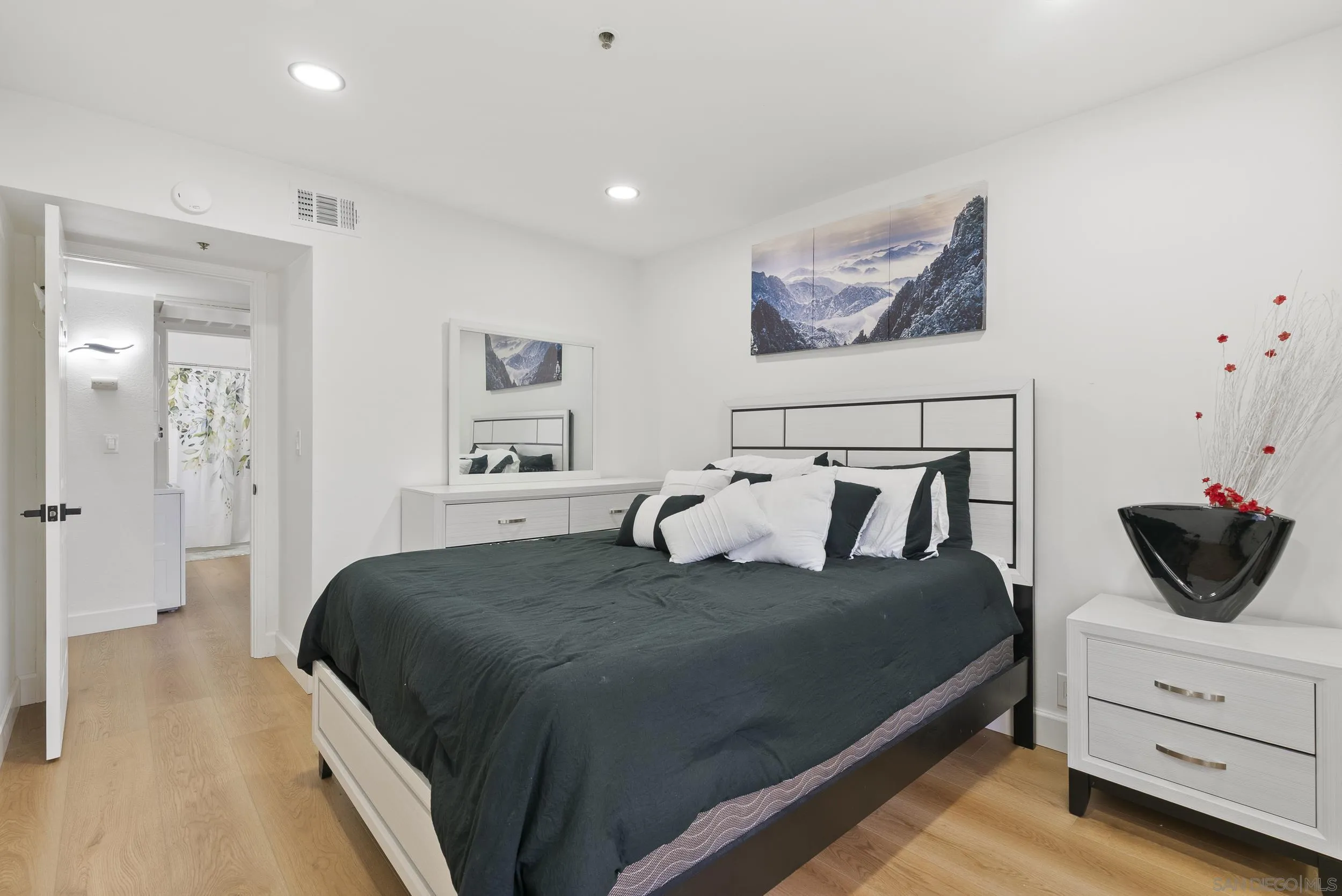 https://cdn.realtyfeed.com/cdn/127/260023664/bf80f5c2f8adfd919e76dc00a3904aa1.webp