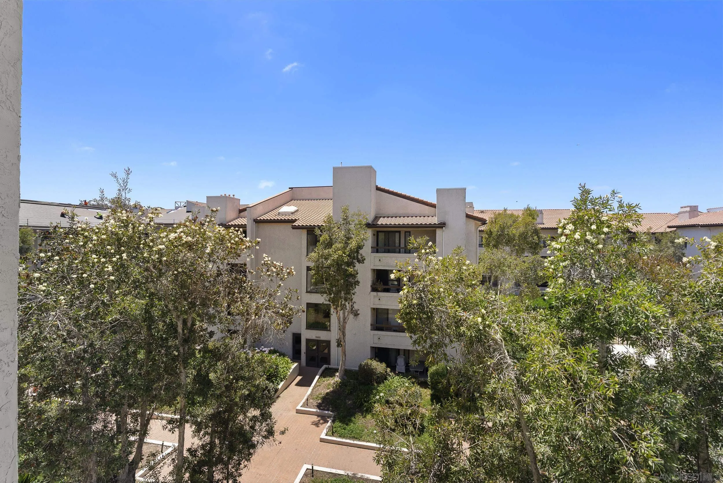 https://cdn.realtyfeed.com/cdn/127/260023664/de9ddf3b926c4d2ec411de87378ce514.webp