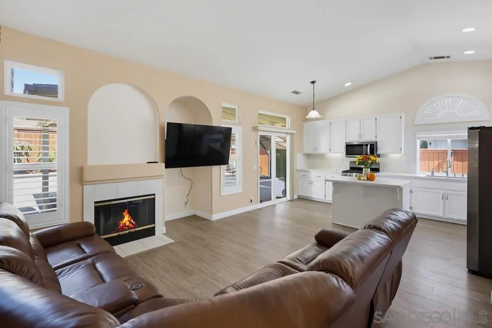 https://cdn.realtyfeed.com/cdn/127/260023670/46611e6d82c7180e17a2ebfef8403f83.webp