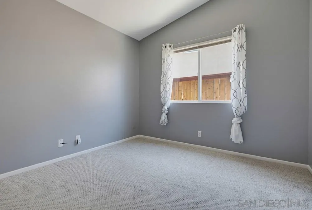 https://cdn.realtyfeed.com/cdn/127/260023670/52c4a38c1a5bf132aa8d7407d62fe396.webp