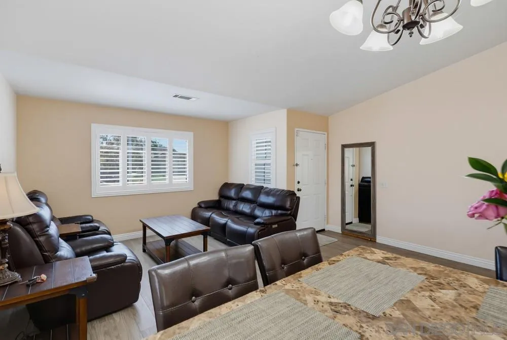 https://cdn.realtyfeed.com/cdn/127/260023670/8eda91ca38c98ded6a3798cfddd75bea.webp