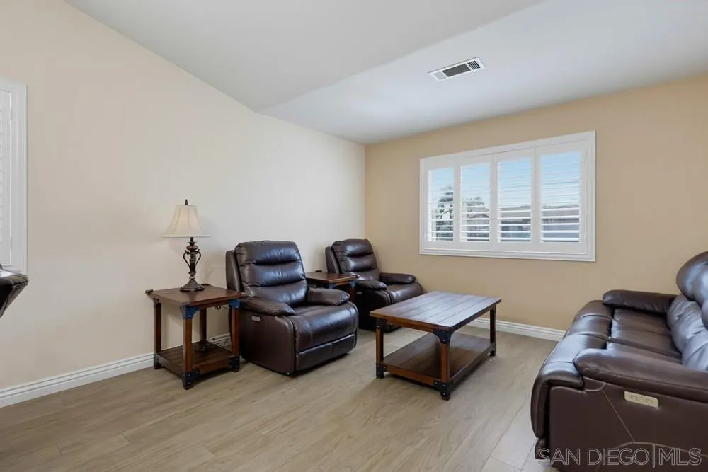 https://cdn.realtyfeed.com/cdn/127/260023670/f50454b316d71fec32c6d43abd2e4262.webp