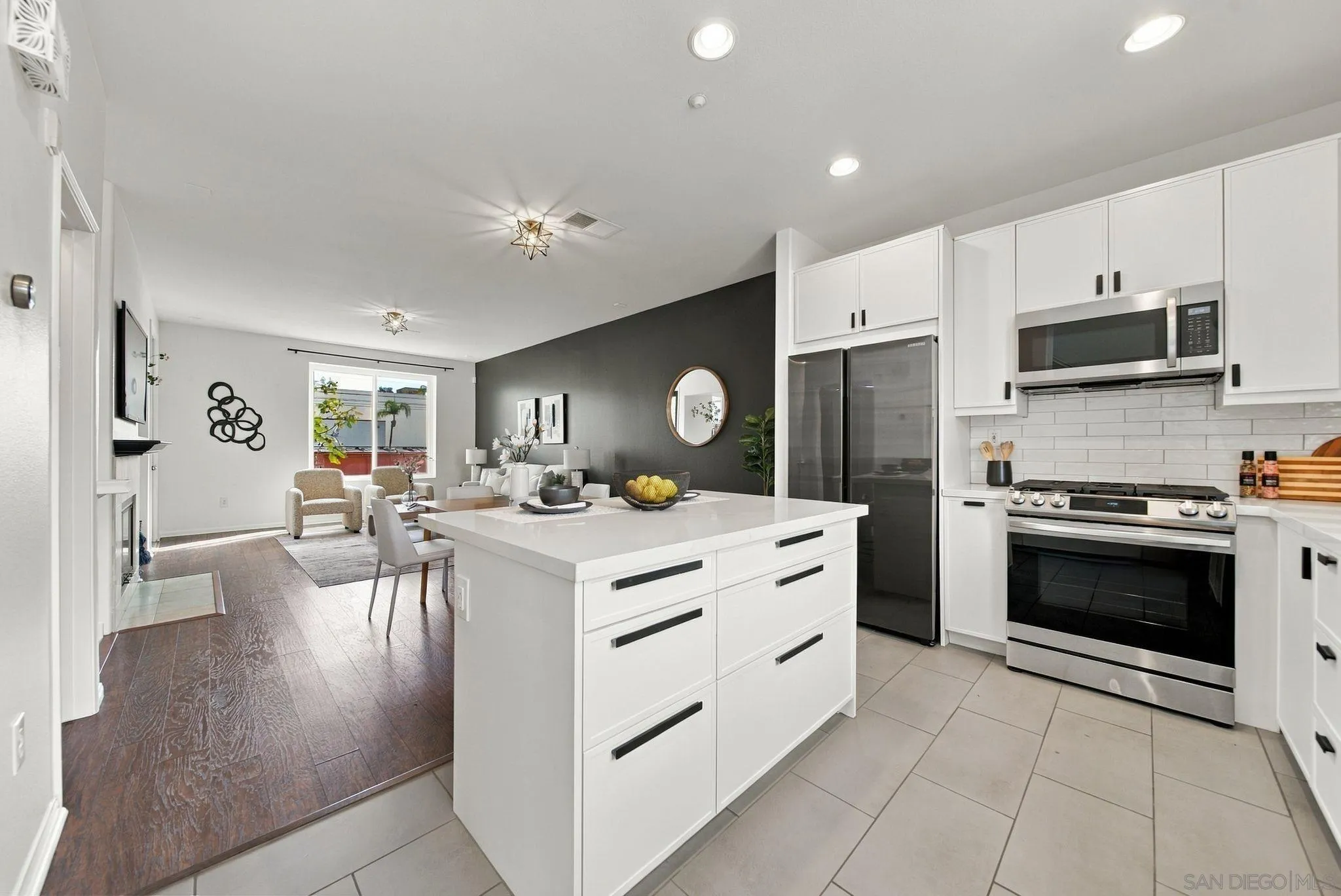 https://cdn.realtyfeed.com/cdn/127/260023709/12d532c8f6bbe4b6285869ee8a60d3e9.webp