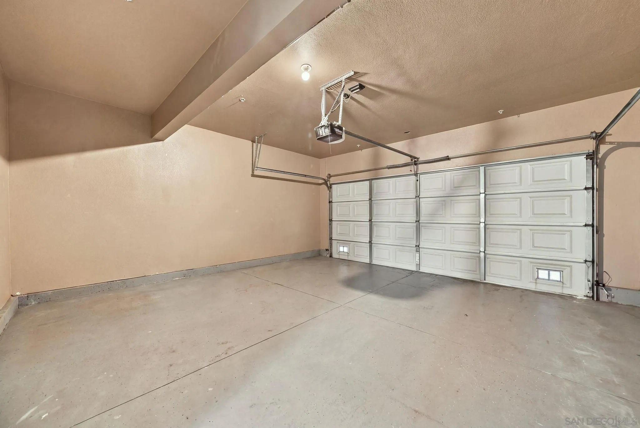https://cdn.realtyfeed.com/cdn/127/260023709/30d539289270143cae33032deb443f0f.webp