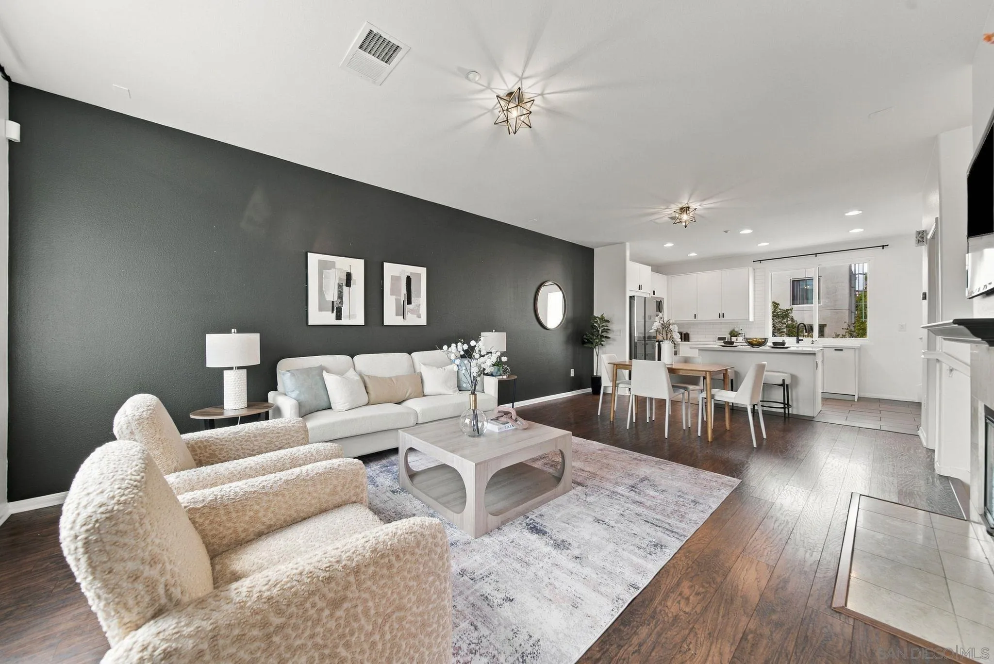 https://cdn.realtyfeed.com/cdn/127/260023709/39ffb3a12c7b7359f256306282f42b54.webp