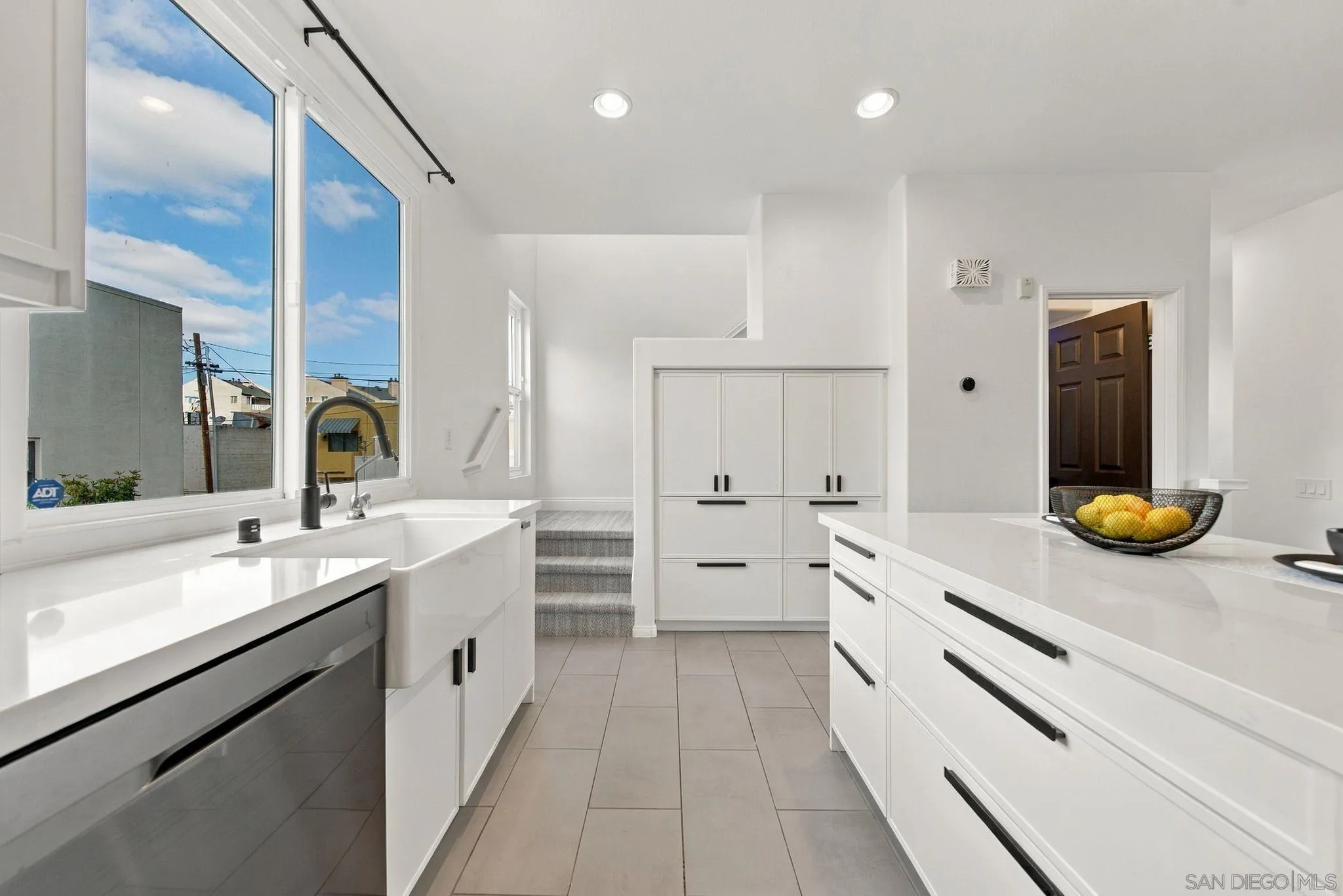 https://cdn.realtyfeed.com/cdn/127/260023709/8f897fcd0ec0b943f8246635bd084988.webp