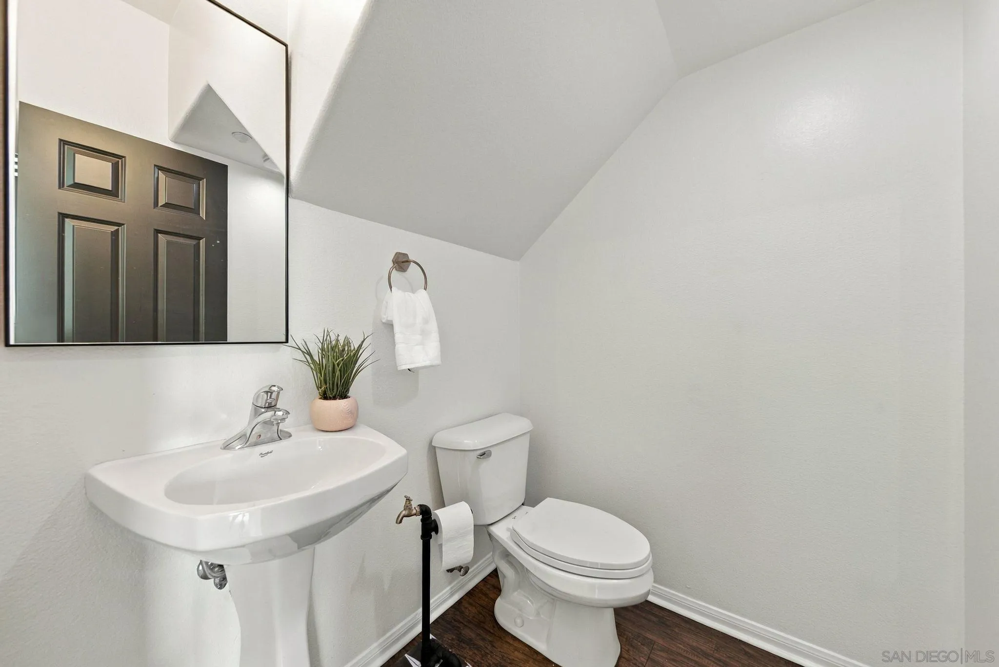 https://cdn.realtyfeed.com/cdn/127/260023709/ca3972d45b62e3f8b345e9353d5066fe.webp